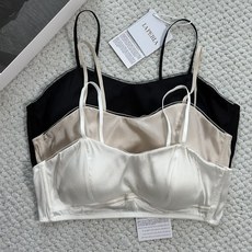 💖邂逅 Laperla 新款内衣,19 姆米真丝缎面的触感,宛如轻柔的梦抚摸肌肤😌。它是优雅与舒适的完美 💖邂逅 Laperla 新款内衣,19 姆米真丝缎面的触感,宛如轻柔的梦抚摸肌肤😌。它是优雅与舒适的完美