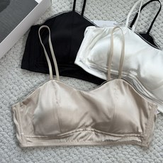 💖邂逅 Laperla 新款内衣,19 姆米真丝缎面的触感,宛如轻柔的梦抚摸肌肤😌。它是优雅与舒适的完美 💖邂逅 Laperla 新款内衣,19 姆米真丝缎面的触感,宛如轻柔的梦抚摸肌肤😌。它是优雅与舒适的完美