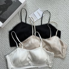 💖邂逅 Laperla 新款内衣,19 姆米真丝缎面的触感,宛如轻柔的梦抚摸肌肤😌。它是优雅与舒适的完美 💖邂逅 Laperla 新款内衣,19 姆米真丝缎面的触感,宛如轻柔的梦抚摸肌肤😌。它是优雅与舒适的完美