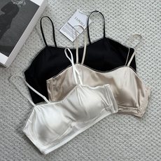 💖邂逅 Laperla 新款内衣,19 姆米真丝缎面的触感,宛如轻柔的梦抚摸肌肤😌。它是优雅与舒适的完美 💖邂逅 Laperla 新款内衣,19 姆米真丝缎面的触感,宛如轻柔的梦抚摸肌肤😌。它是优雅与舒适的完美