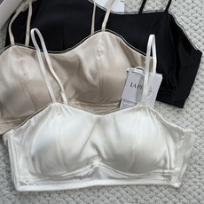 💖邂逅 Laperla 新款内衣,19 姆米真丝缎面的触感,宛如轻柔的梦抚摸肌肤😌。它是优雅与舒适的完美 💖邂逅 Laperla 新款内衣,19 姆米真丝缎面的触感,宛如轻柔的梦抚摸肌肤😌。它是优雅与舒适的完美