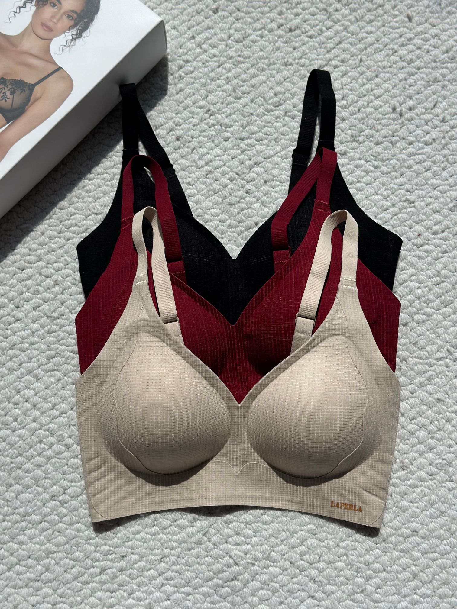 亲爱的💕别再犹豫了就这款吧！！做 bra 我们是专业的～LaPerla新款款号：002 颜色🎨：  肤色
