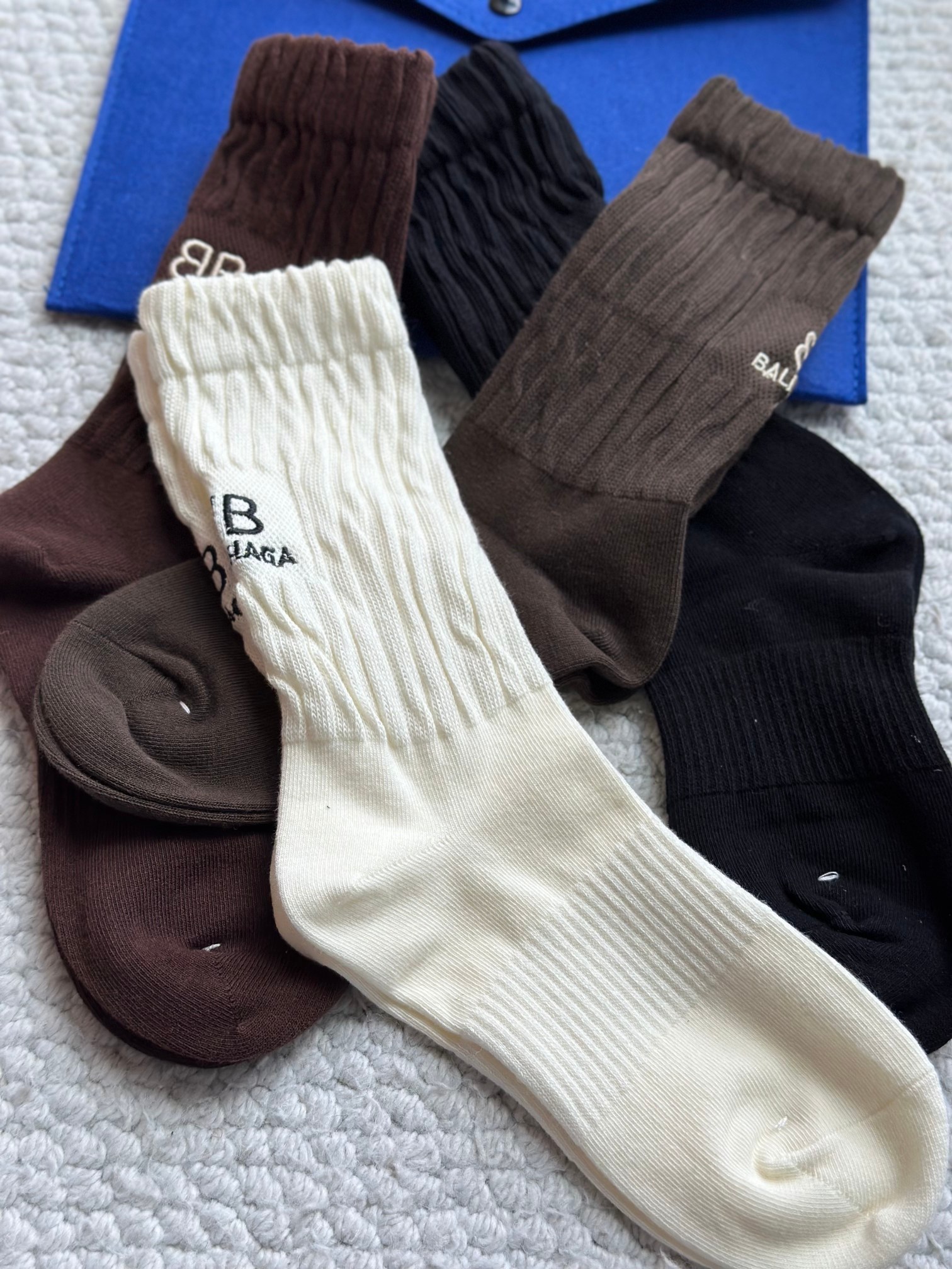 Balenciaga Women's Embroidered Mid-Calf Socks - Comprehensive 7