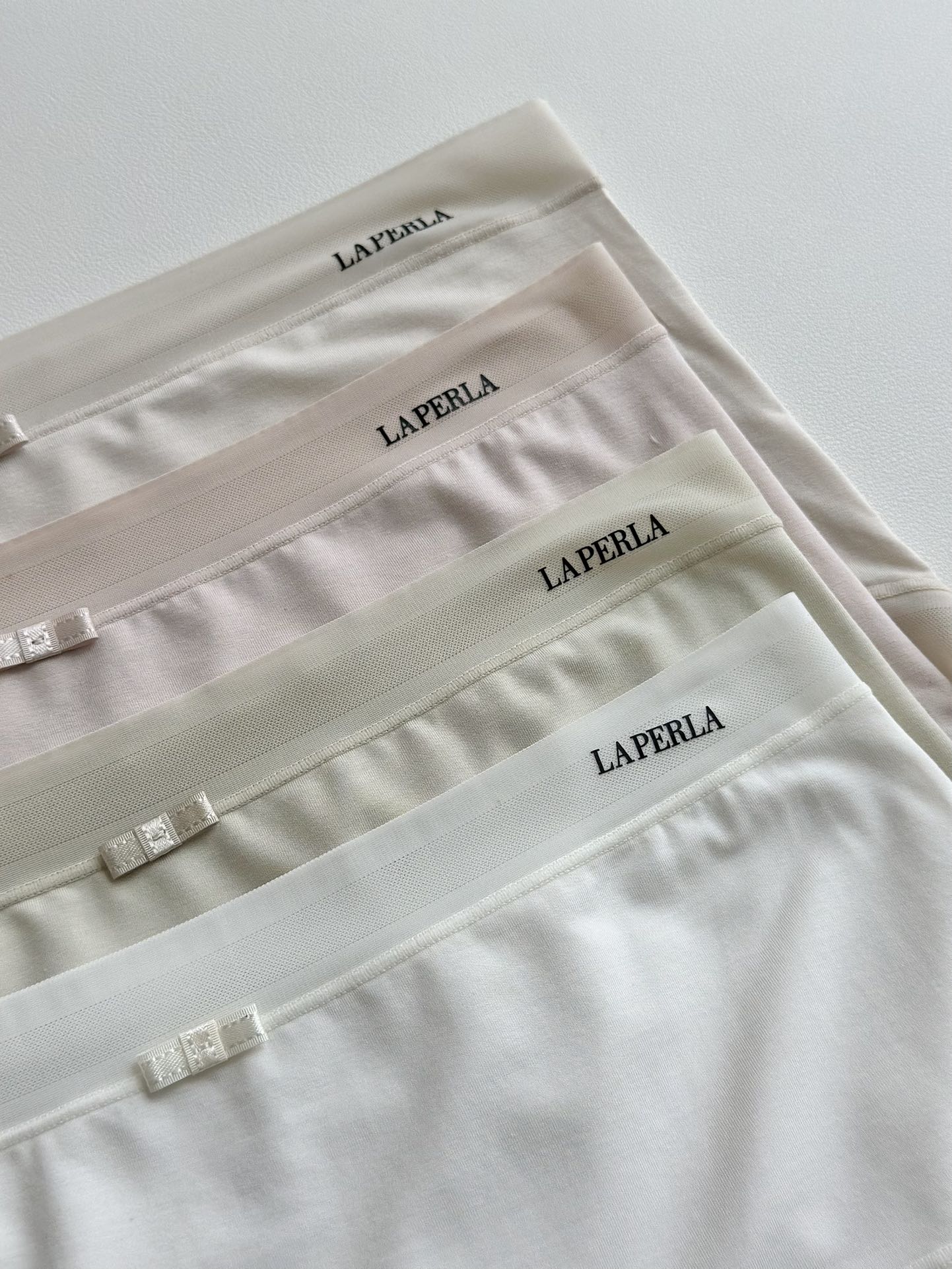 【Laperla｜轻盈如羽，奢宠自成6277】✨#新品驾到 80s超细桑蚕丝中腰内裤  ☁️0.1mm薄