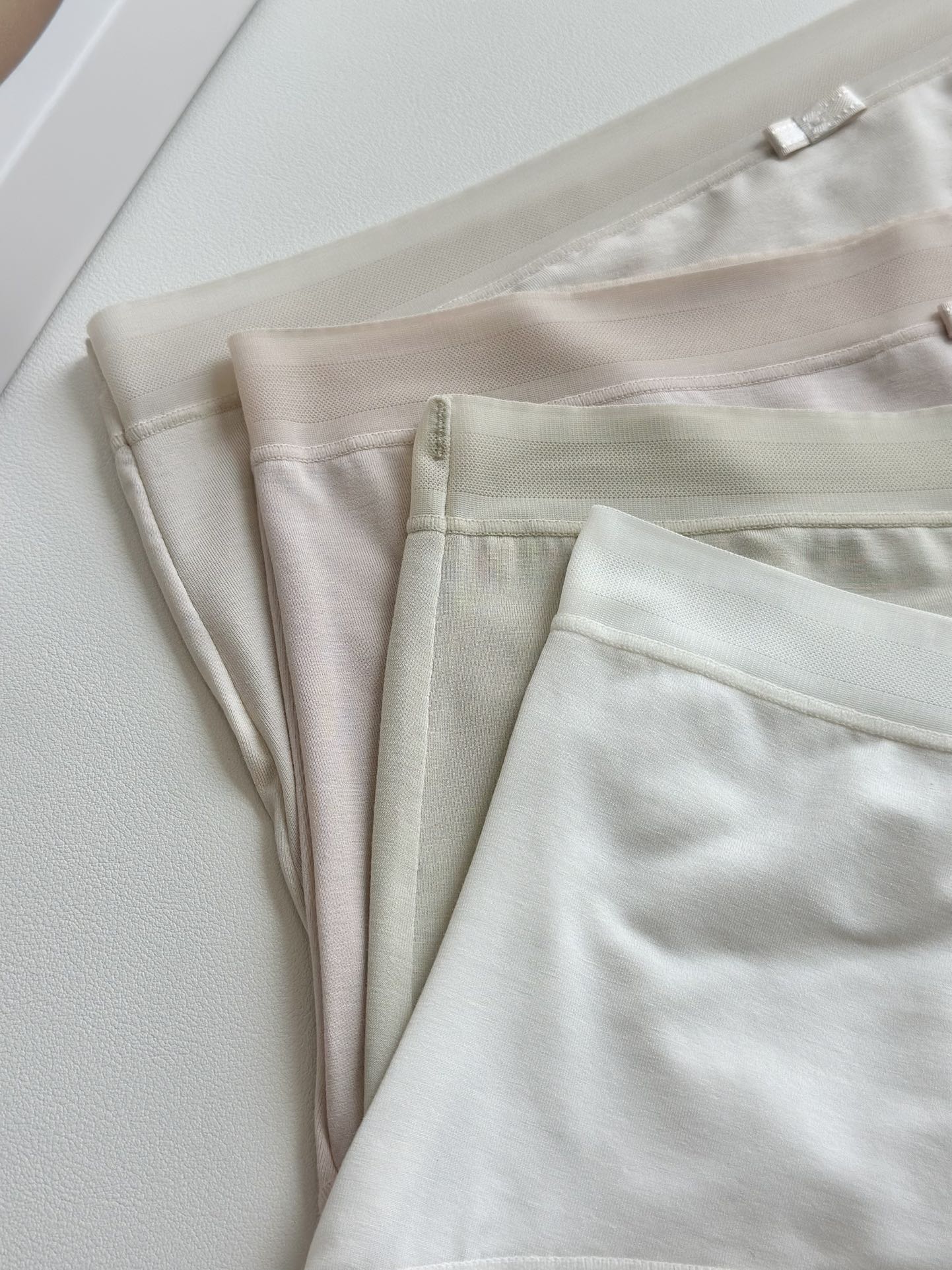 【Laperla｜轻盈如羽，奢宠自成6277】✨#新品驾到 80s超细桑蚕丝中腰内裤  ☁️0.1mm薄
