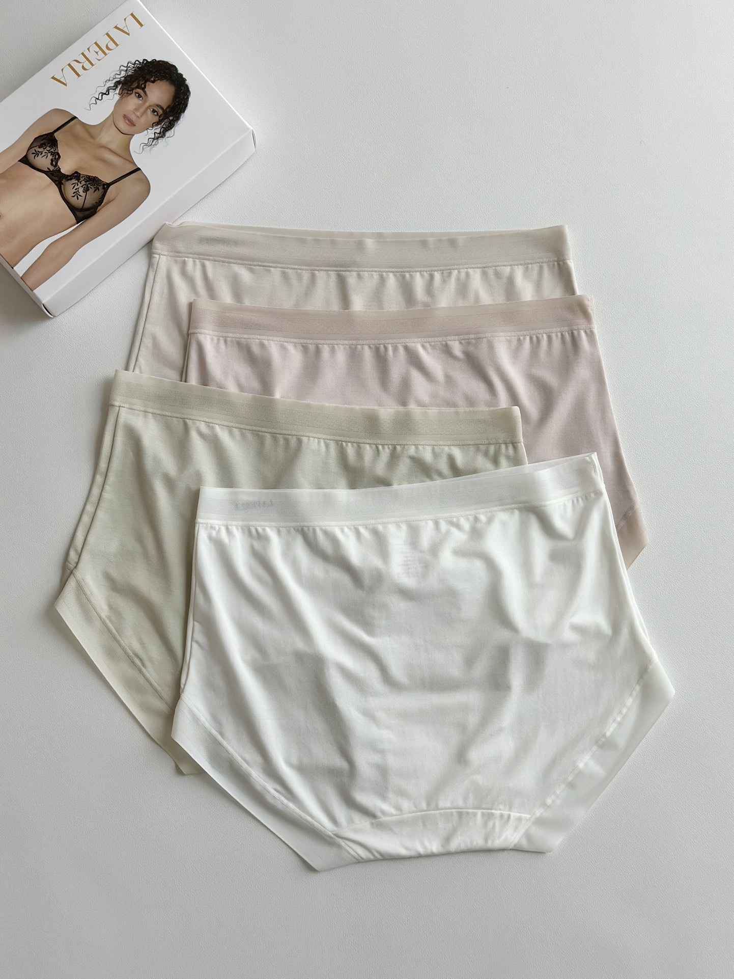 【Laperla｜轻盈如羽，奢宠自成6277】✨#新品驾到 80s超细桑蚕丝中腰内裤  ☁️0.1mm薄
