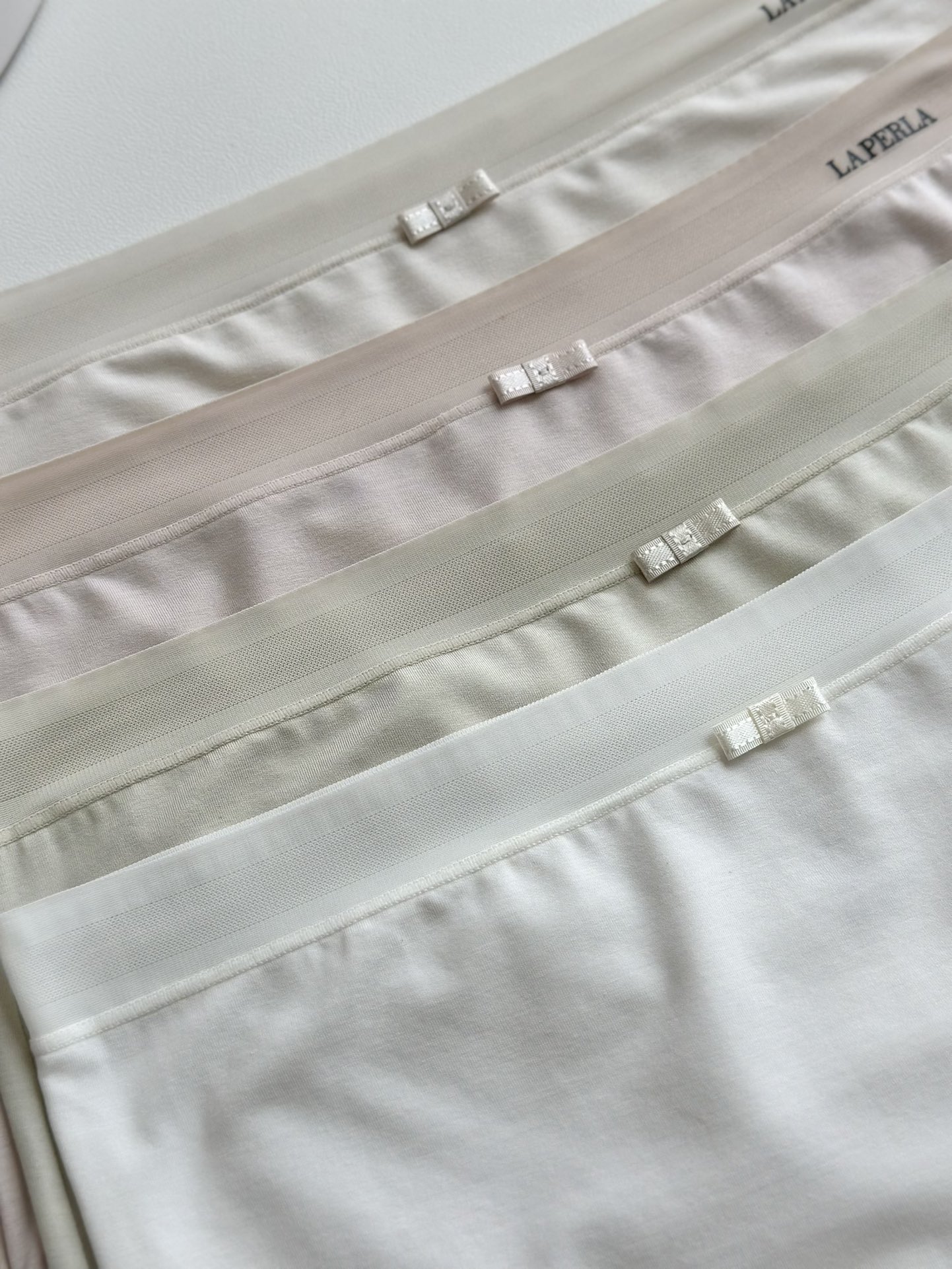 【Laperla｜轻盈如羽，奢宠自成6277】✨#新品驾到 80s超细桑蚕丝中腰内裤  ☁️0.1mm薄