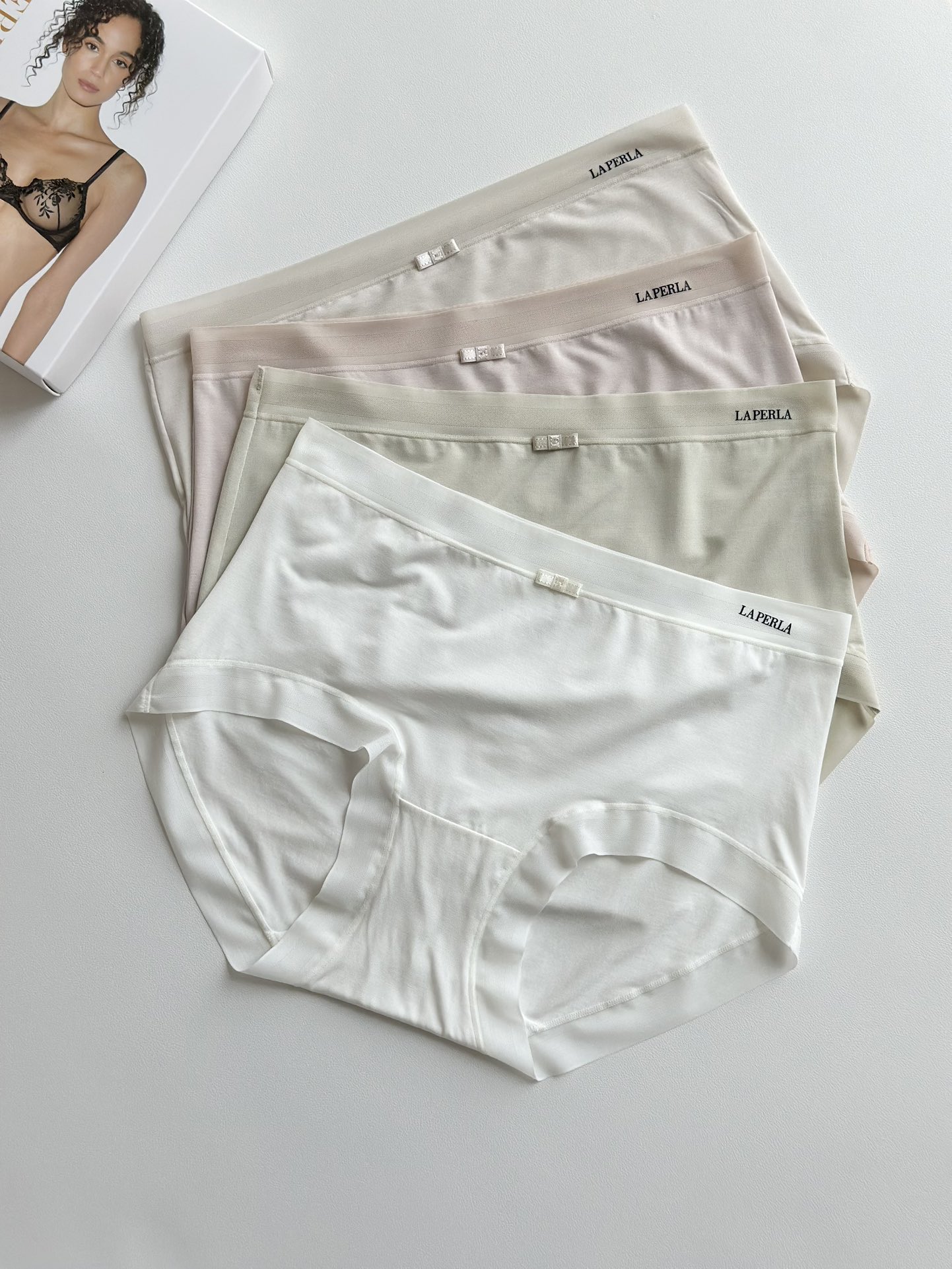 【Laperla｜轻盈如羽，奢宠自成6277】✨#新品驾到 80s超细桑蚕丝中腰内裤  ☁️0.1mm薄