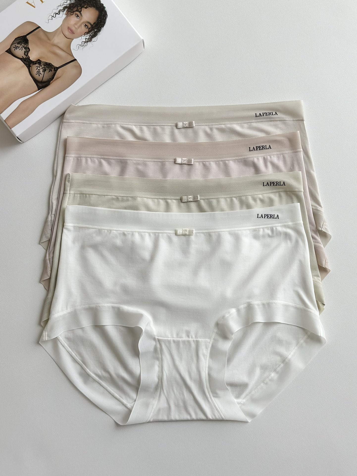 【Laperla｜轻盈如羽，奢宠自成6277】✨#新品驾到 80s超细桑蚕丝中腰内裤  ☁️0.1mm薄