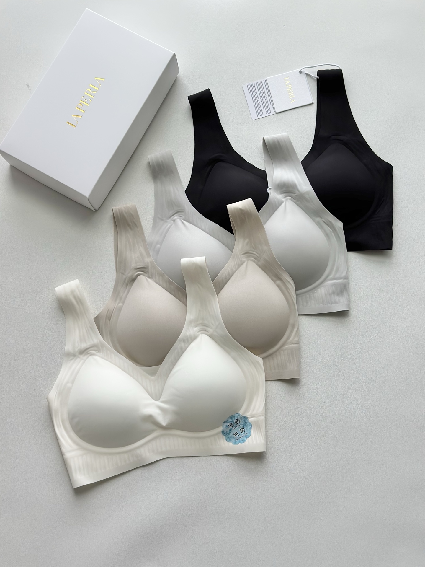 【LaPerla】夏季薄款果冻条无痕光面乳胶女士文胸内衣，为您带来无与伦比的舒适体验！这款文胸内衣采用顶