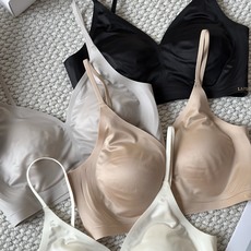 LaPerla 新款法式深V水光琉璃猫爪杯裸感吊带无痕美背文胸,超薄兔耳朵 夏季爆款颜色:白色 灰色 肤 LaPerla 新款法式深V水光琉璃猫爪杯裸感吊带无痕美背文胸,超薄兔耳朵 夏季爆款颜色:白色 灰色 肤