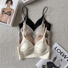 LaPerla 新款法式深V水光琉璃猫爪杯裸感吊带无痕美背文胸,超薄兔耳朵 夏季爆款颜色:白色 灰色 肤 LaPerla 新款法式深V水光琉璃猫爪杯裸感吊带无痕美背文胸,超薄兔耳朵 夏季爆款颜色:白色 灰色 肤