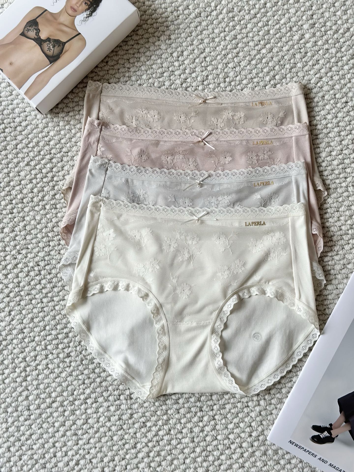 LaPerla新款蕾丝莫代尔拼接中腰女士内裤💕💕法式甜系浪漫唯美 ‘’简直就是温柔绝绝子！！ 花朵蕾丝拼