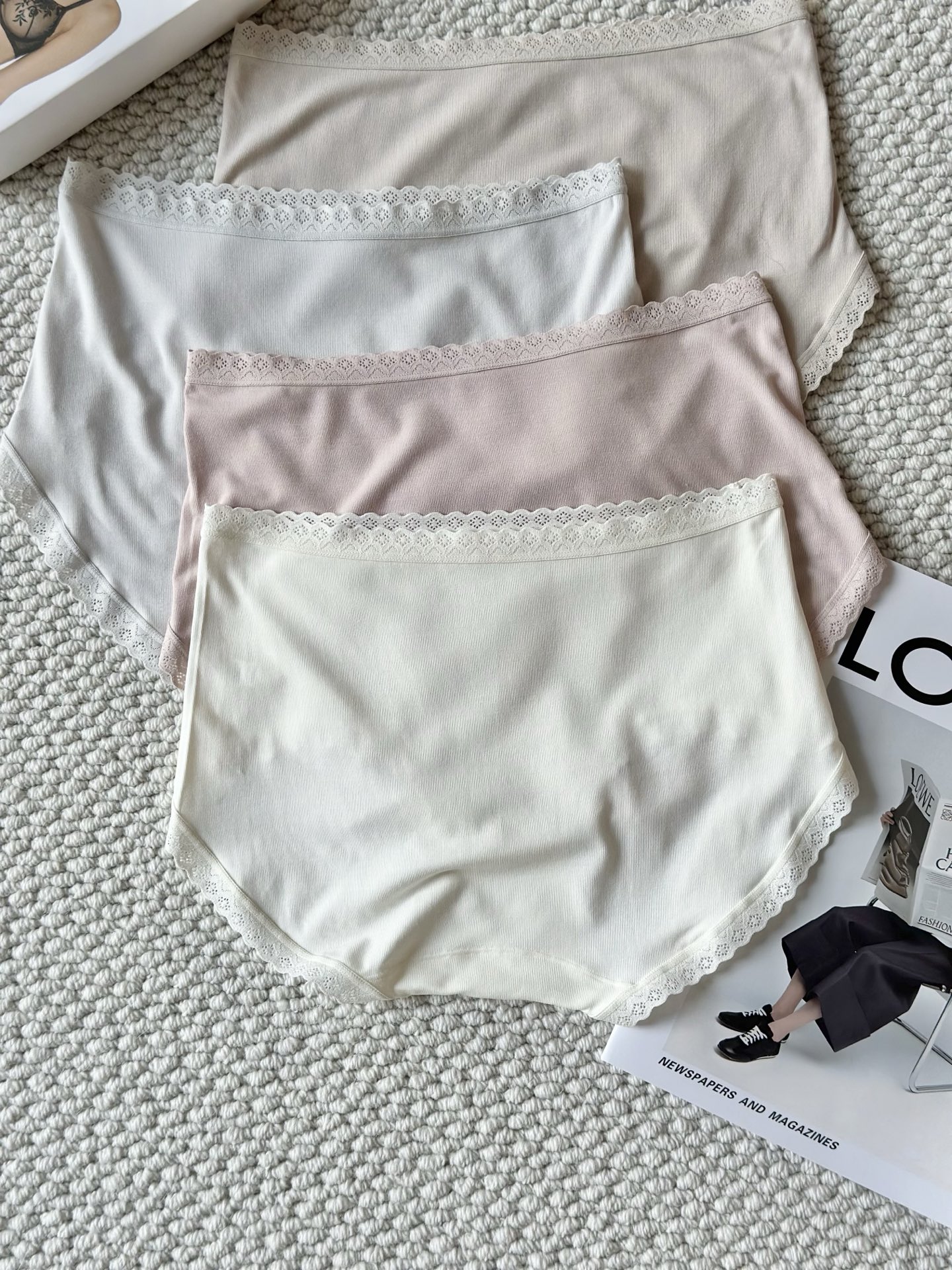 LaPerla新款蕾丝莫代尔拼接中腰女士内裤💕💕法式甜系浪漫唯美 ‘’简直就是温柔绝绝子！！ 花朵蕾丝拼