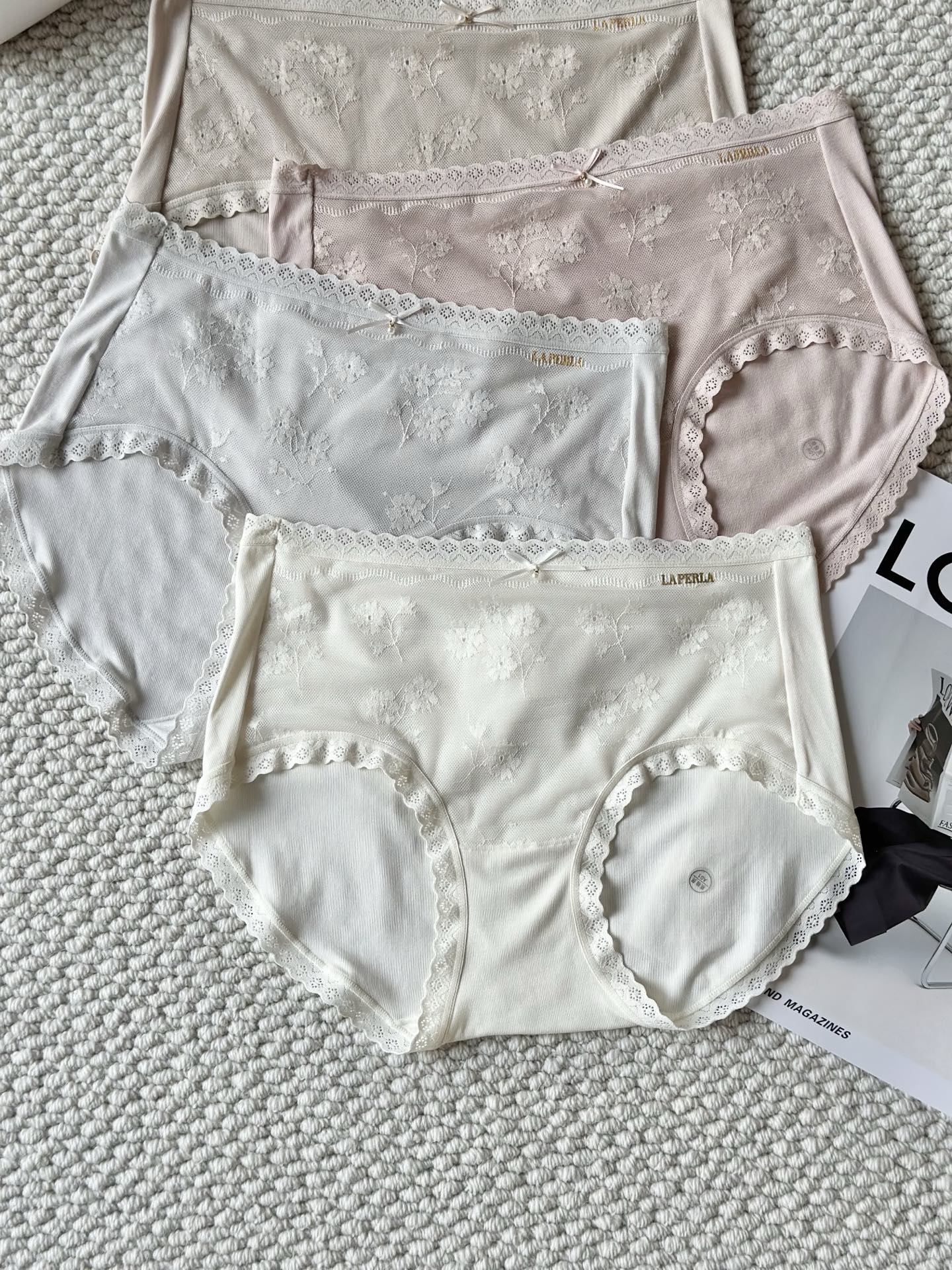 LaPerla新款蕾丝莫代尔拼接中腰女士内裤💕💕法式甜系浪漫唯美 ‘’简直就是温柔绝绝子！！ 花朵蕾丝拼