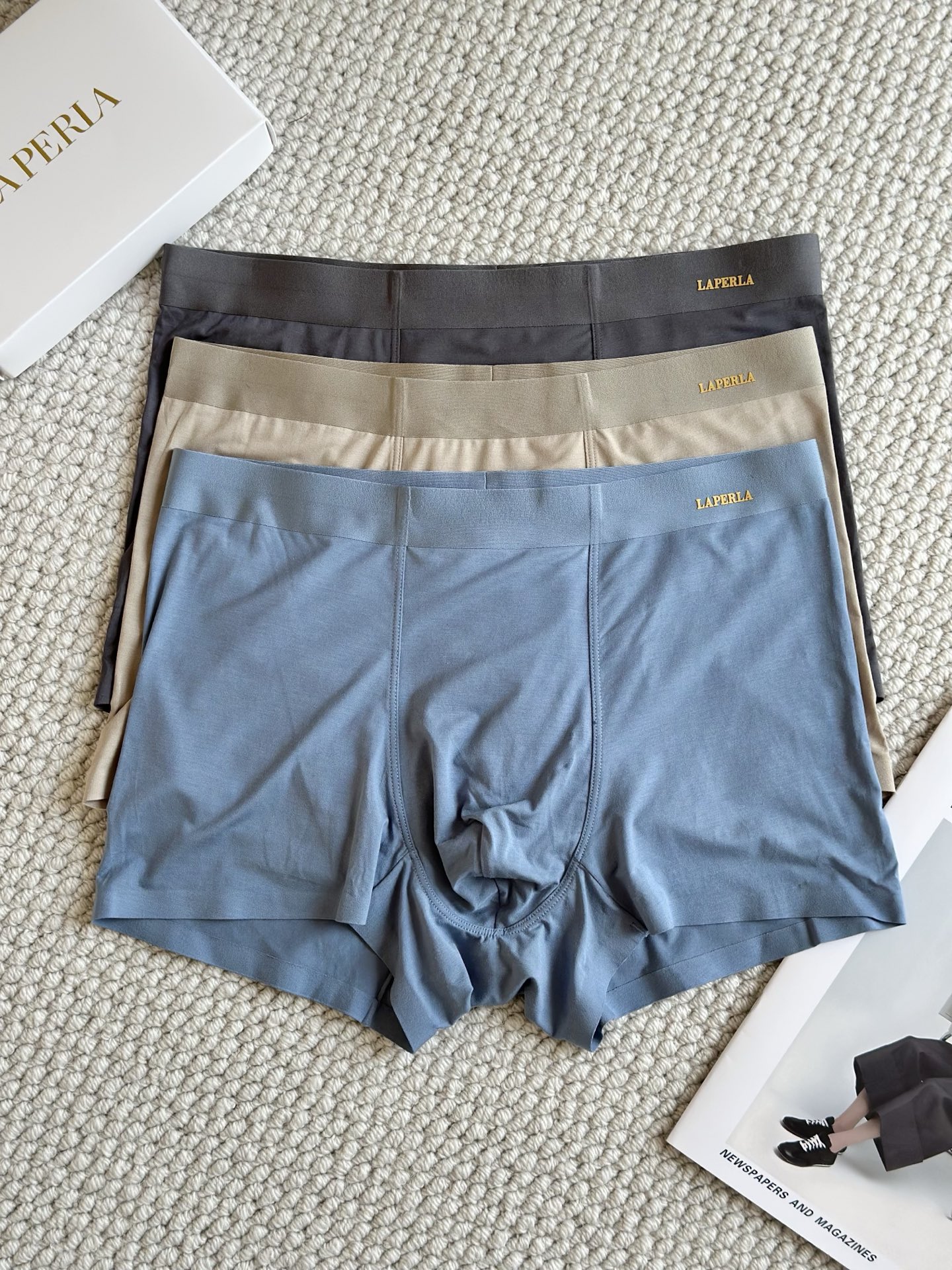 Laperla 新品100支男士莫代尔上角内裤成分：主料:77%莫代尔23%氨纶里料:89%再生纤维素纤