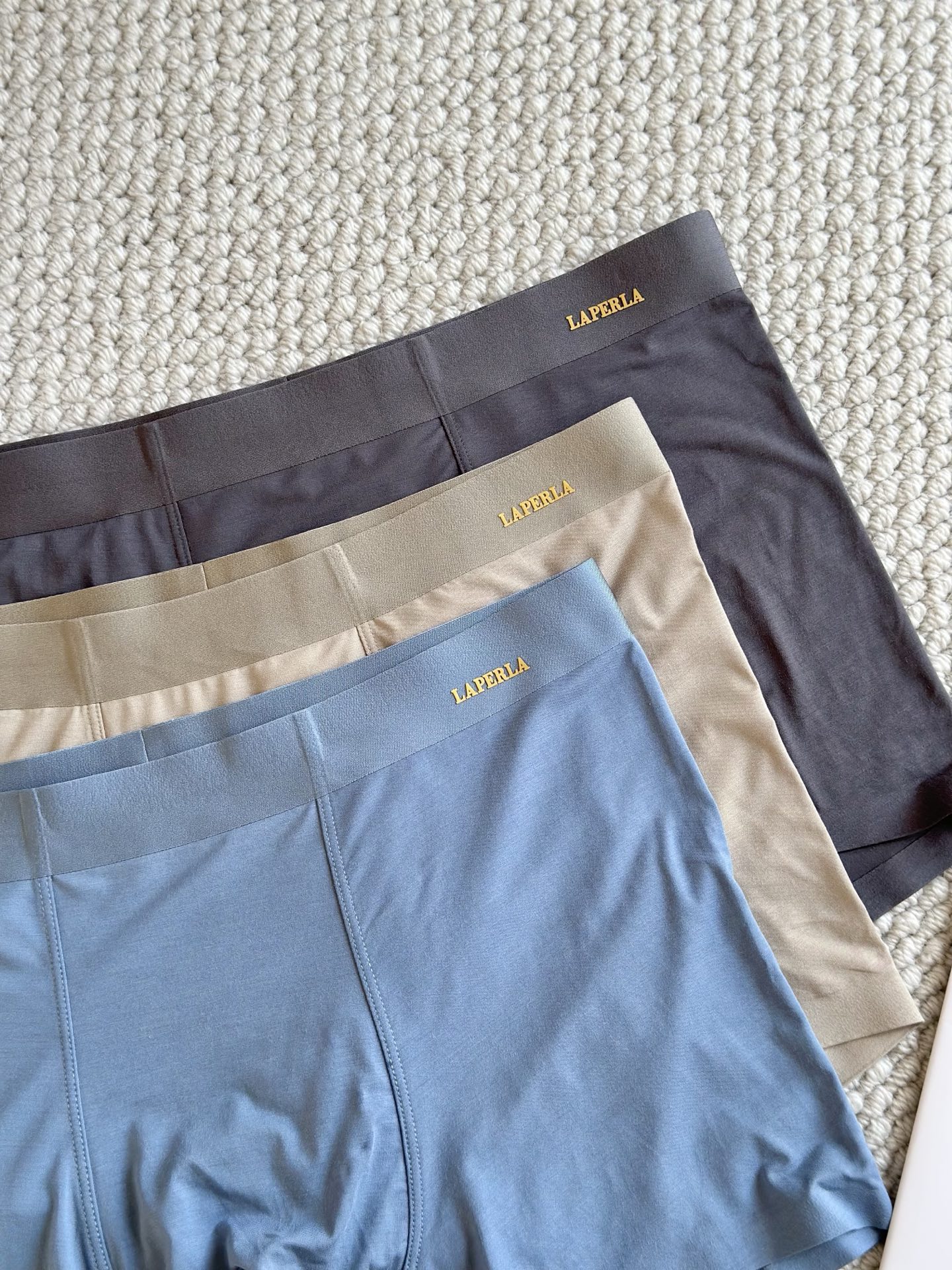 Laperla 新品100支男士莫代尔上角内裤成分：主料:77%莫代尔23%氨纶里料:89%再生纤维素纤