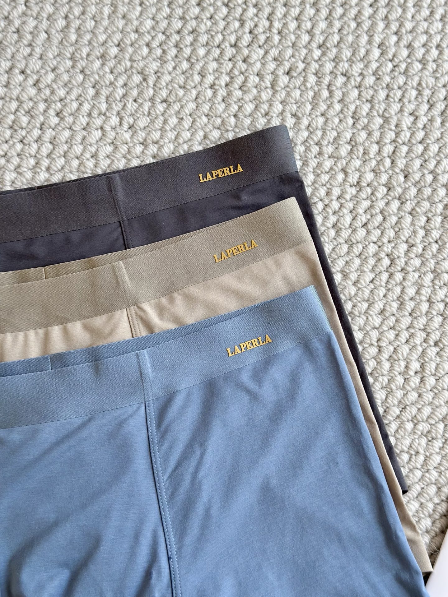 Laperla 新品100支男士莫代尔上角内裤成分：主料:77%莫代尔23%氨纶里料:89%再生纤维素纤