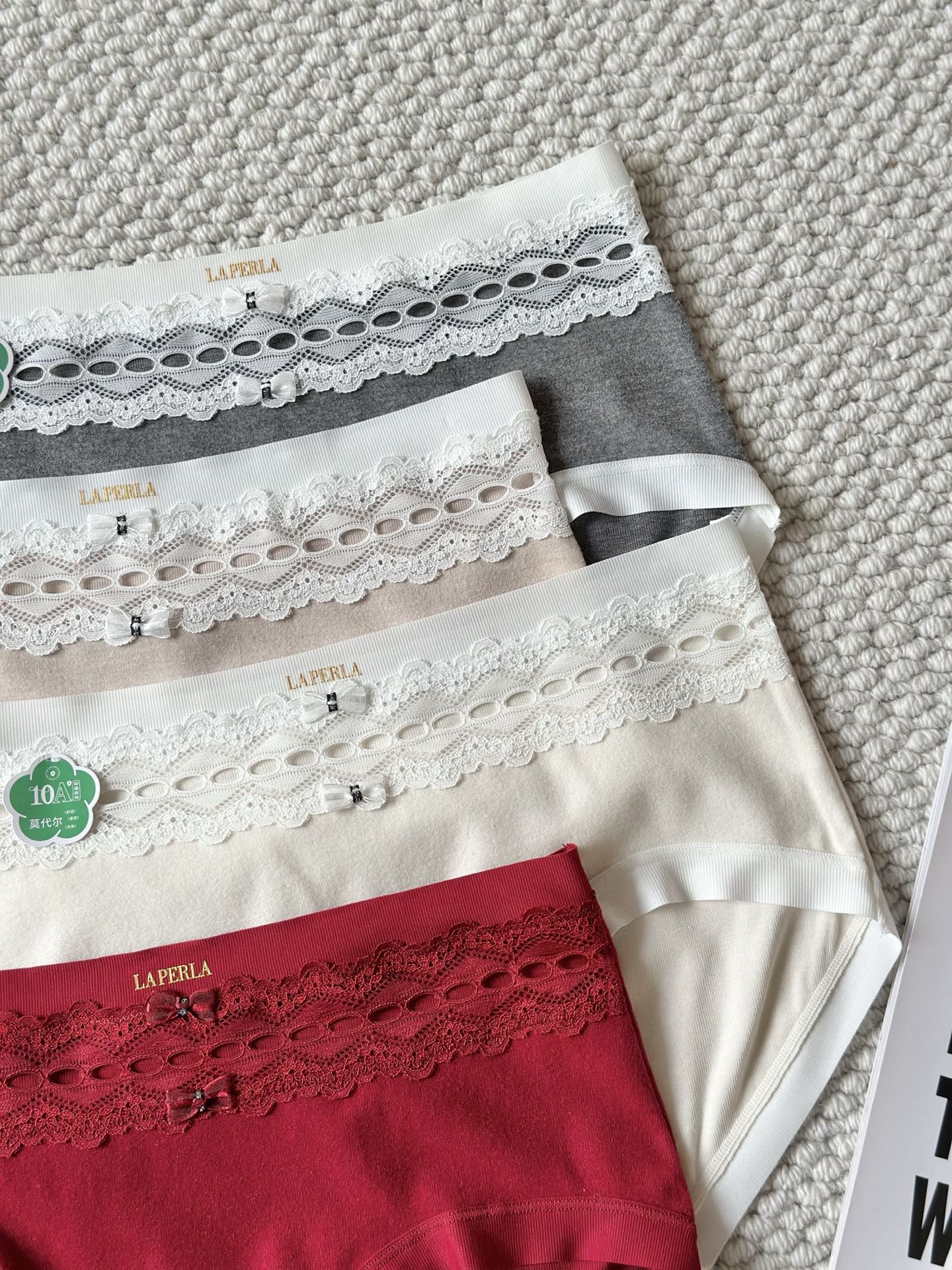 LaPerla秋冬新款绒感蕾丝拼接双蝴蝶结 货号：腰围：28cm、中长：23cm 适合80-135斤左右