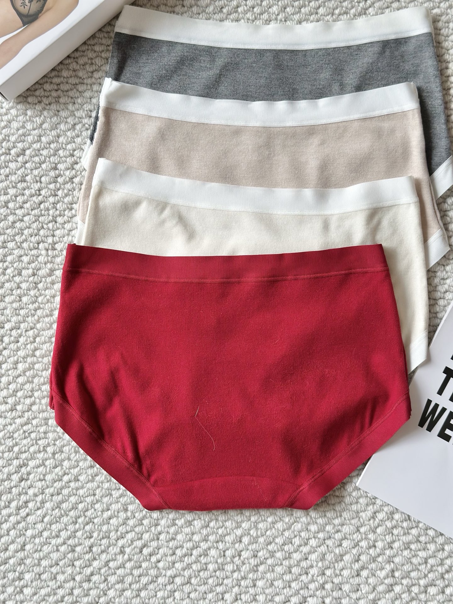 LaPerla秋冬新款绒感蕾丝拼接双蝴蝶结 货号：腰围：28cm、中长：23cm 适合80-135斤左右