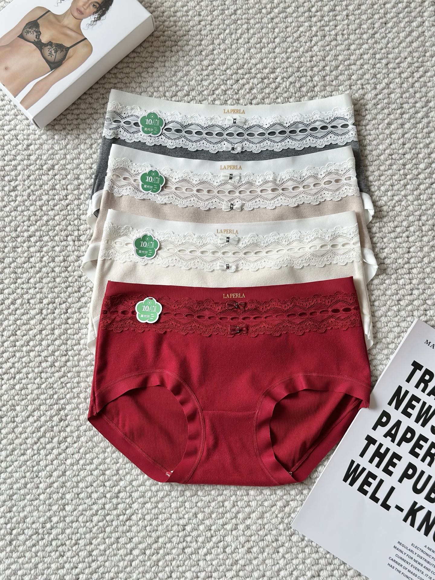 LaPerla秋冬新款绒感蕾丝拼接双蝴蝶结 货号：腰围：28cm、中长：23cm 适合80-135斤左右