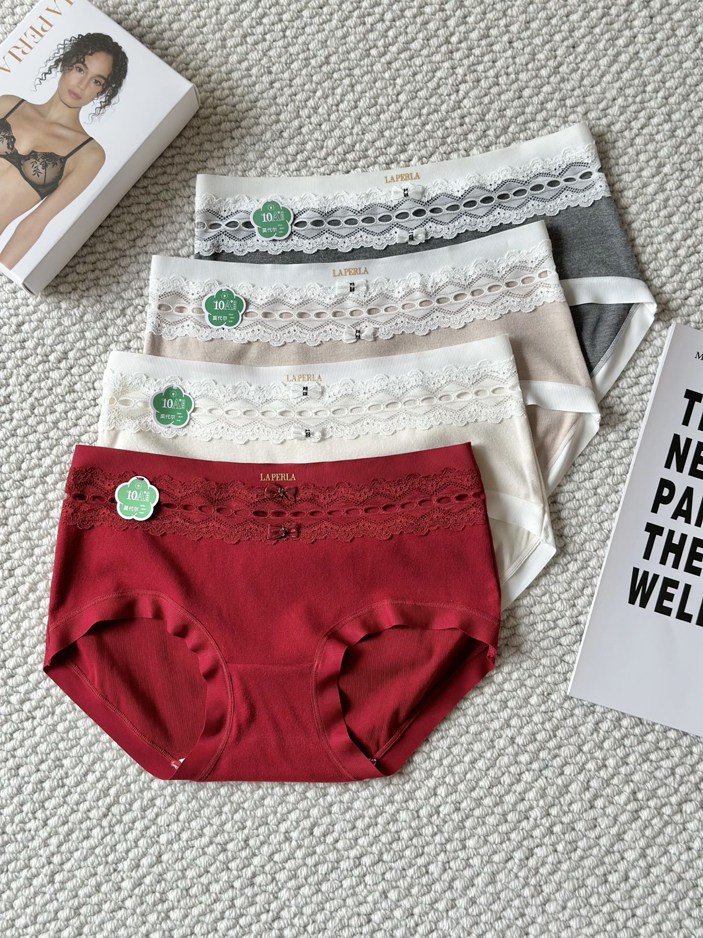 LaPerla秋冬新款绒感蕾丝拼接双蝴蝶结 货号：腰围：28cm、中长：23cm 适合80-135斤左右