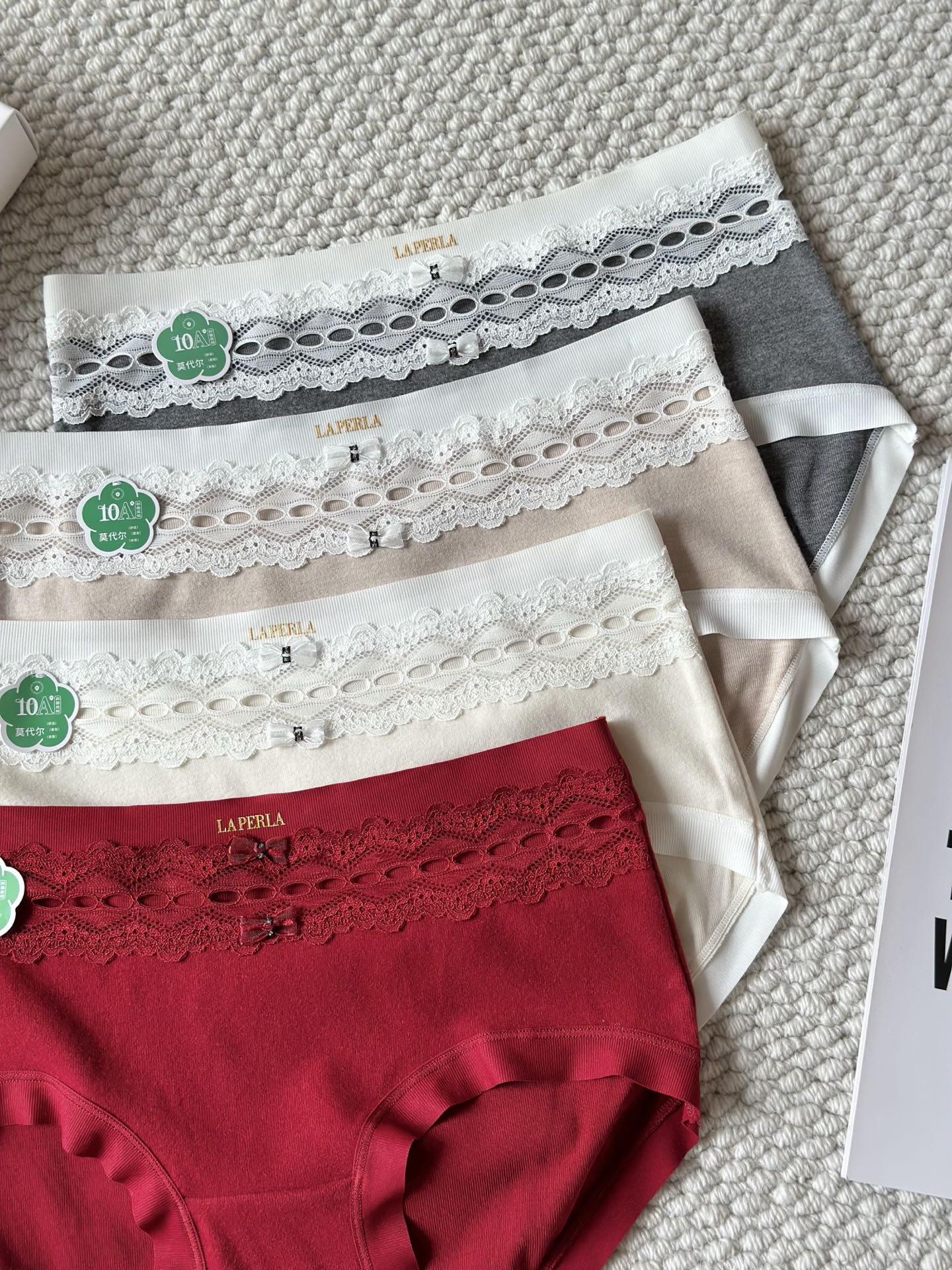 LaPerla秋冬新款绒感蕾丝拼接双蝴蝶结 货号：腰围：28cm、中长：23cm 适合80-135斤左右