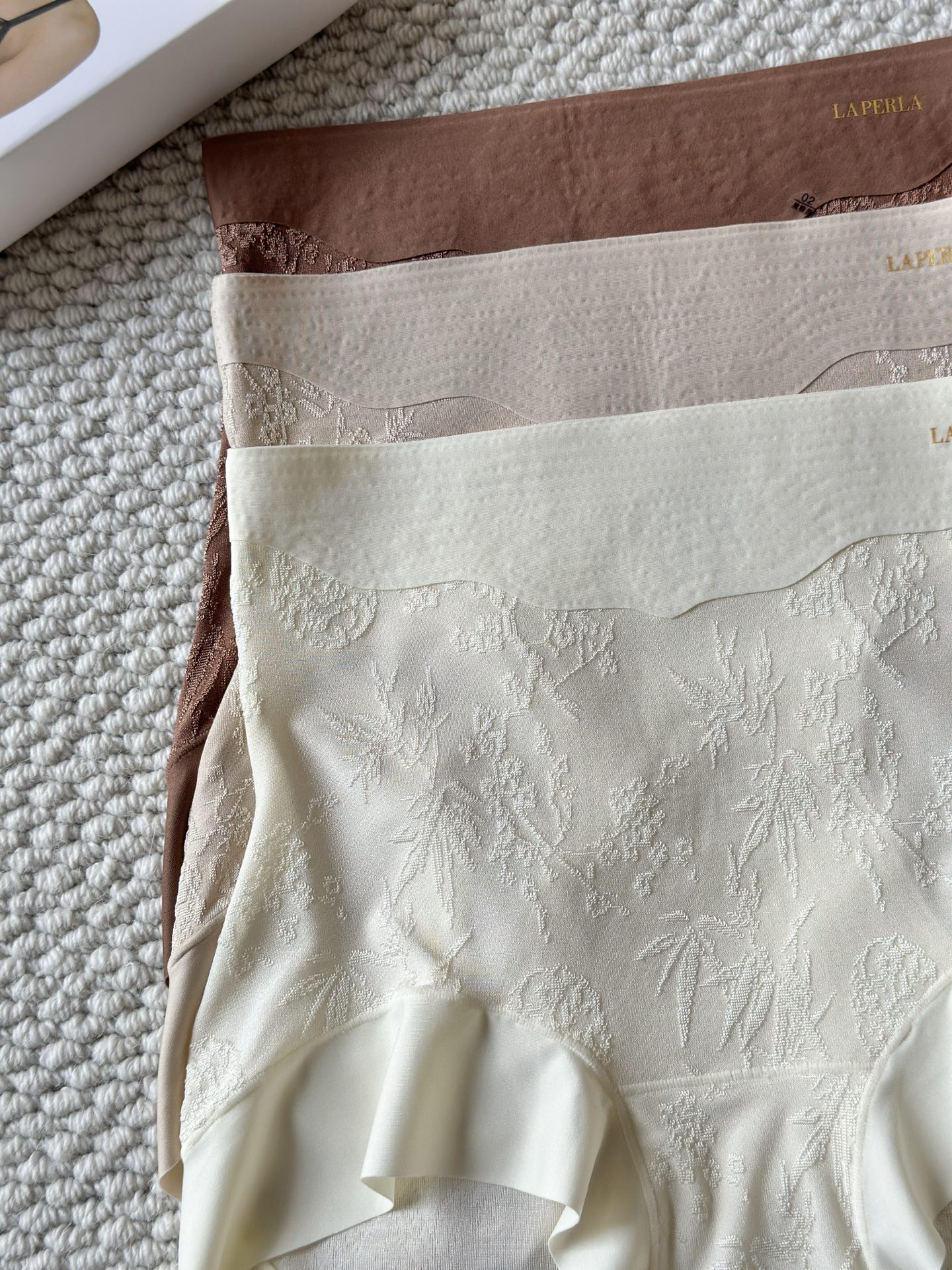 秋冬内裤界的天花板——LaPerla无痕高腰收腹内裤，穿上就不想脱下来！欢迎对比三家品质 贸易公司指定面