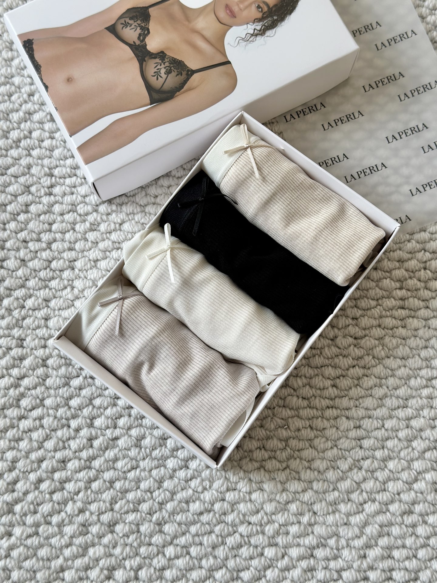 🌾LaPerla新款蝴蝶结中腰内裤：藏于内的意式优雅当意大利匠心邂逅自然馈赠，LaPerla新款蝴蝶结中