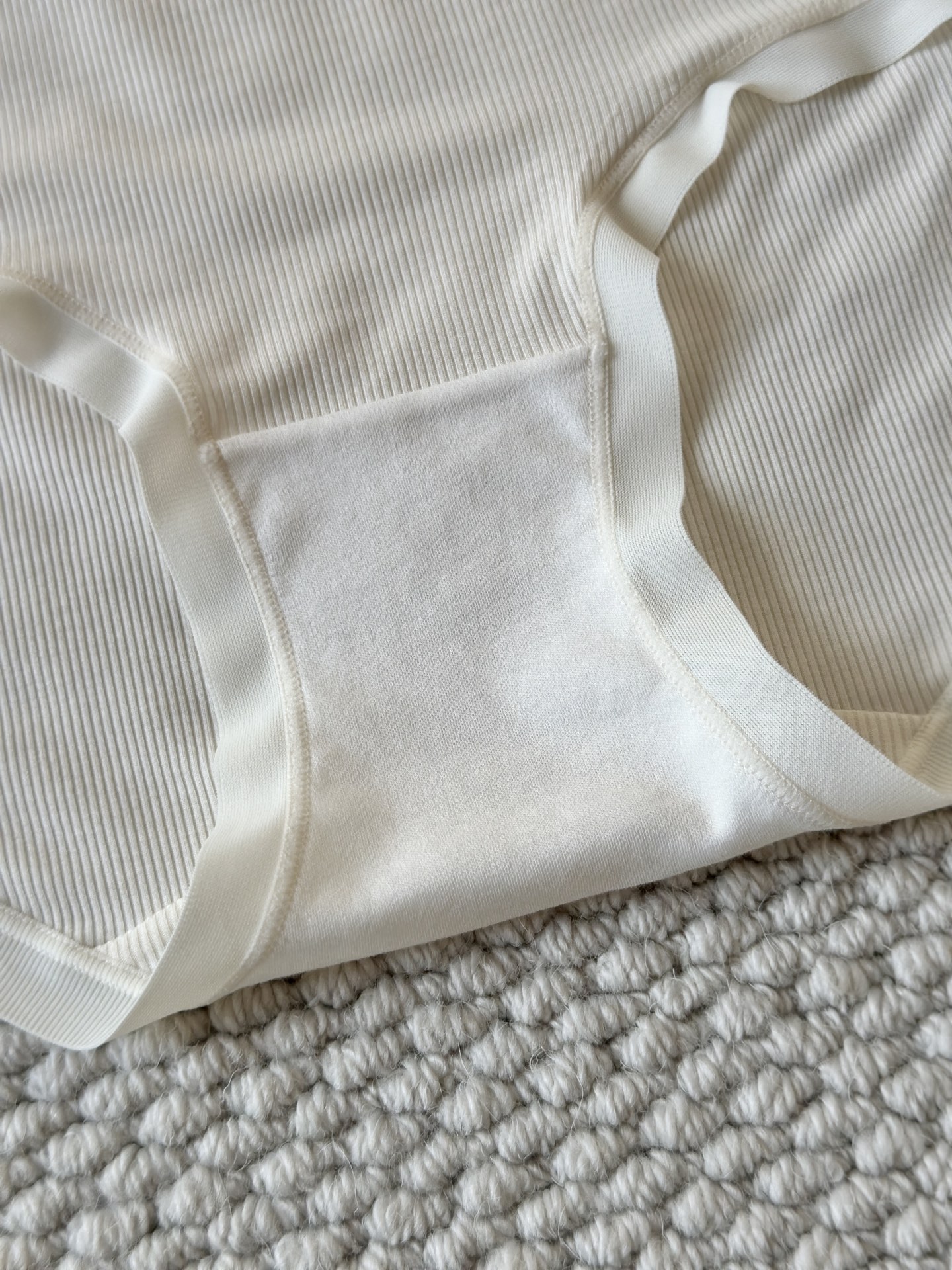 🌾LaPerla新款蝴蝶结中腰内裤：藏于内的意式优雅当意大利匠心邂逅自然馈赠，LaPerla新款蝴蝶结中