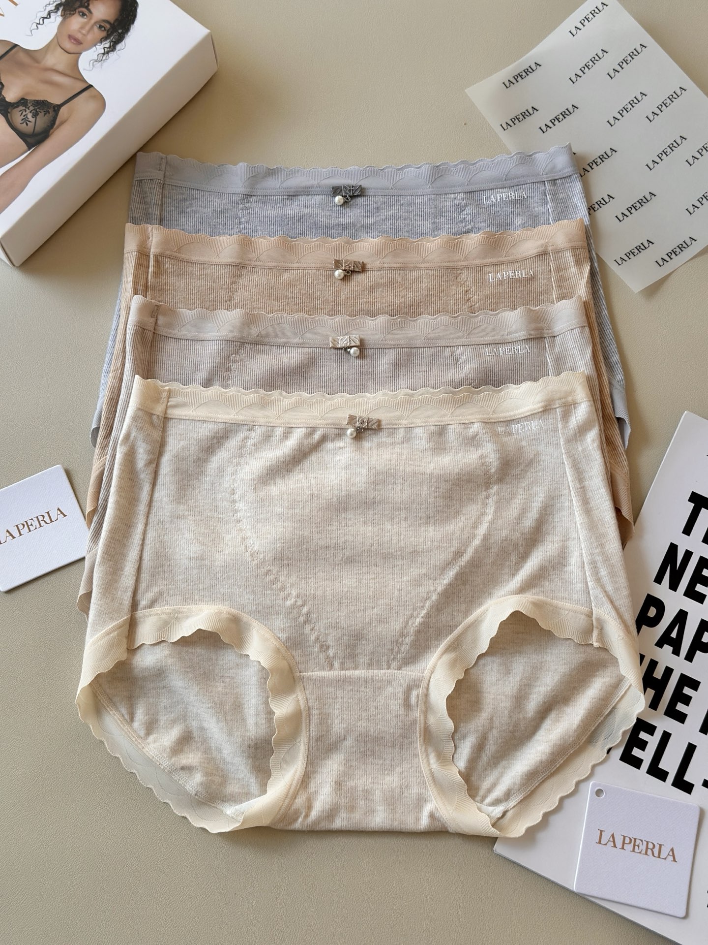 🌾LaPerla秋冬生姜暖宫裤 最新科技面料 颜色 ：四色礼品包装 尺码：适合85-140斤左右 主料：