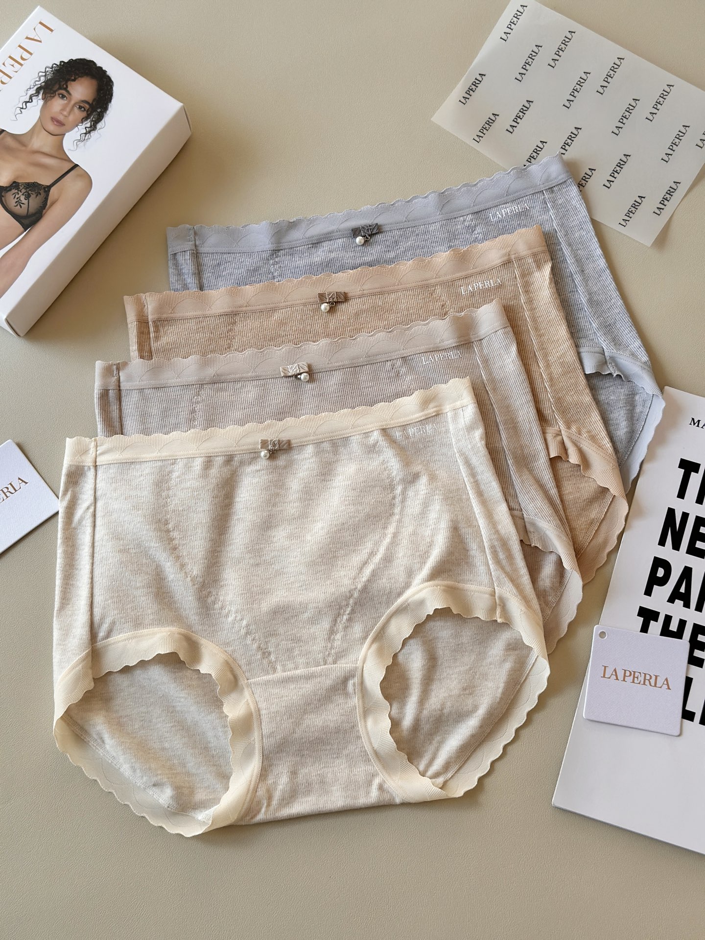 🌾LaPerla秋冬生姜暖宫裤 最新科技面料 颜色 ：四色礼品包装 尺码：适合85-140斤左右 主料：