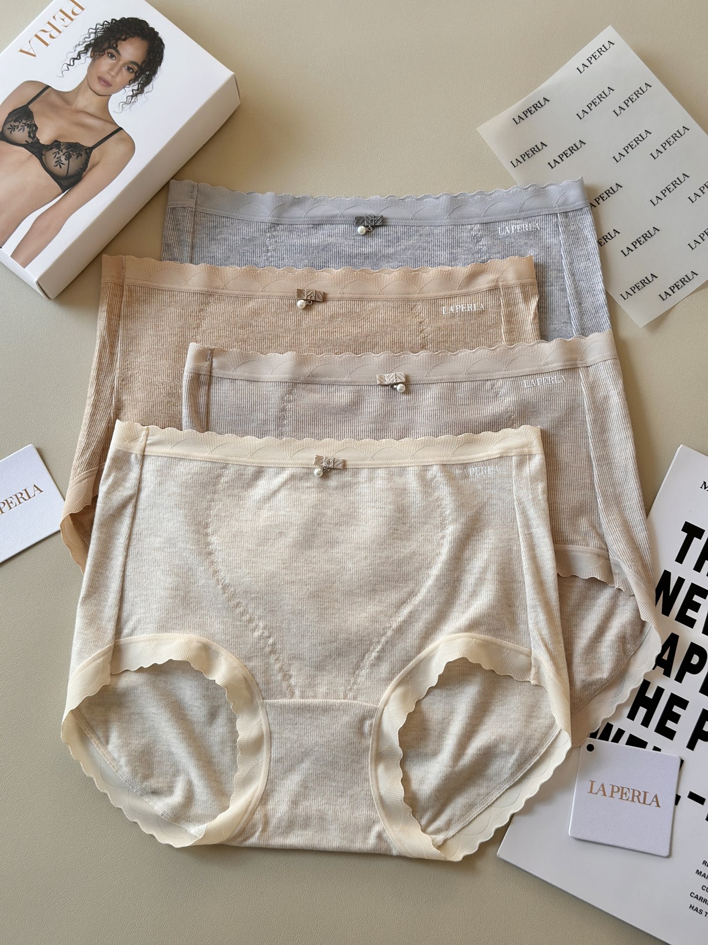 🌾LaPerla秋冬生姜暖宫裤 最新科技面料 颜色 ：四色礼品包装 尺码：适合85-140斤左右 主料：