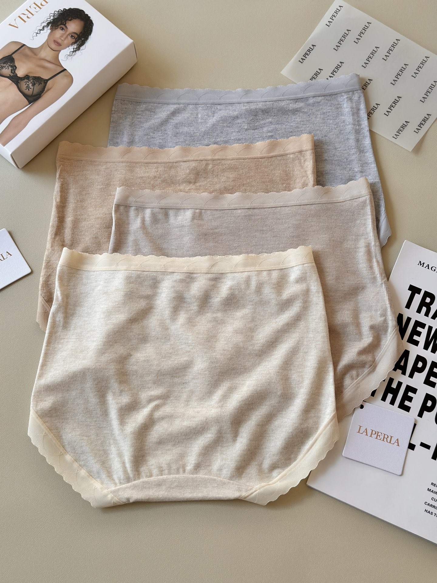 🌾LaPerla秋冬生姜暖宫裤 最新科技面料 颜色 ：四色礼品包装 尺码：适合85-140斤左右 主料：