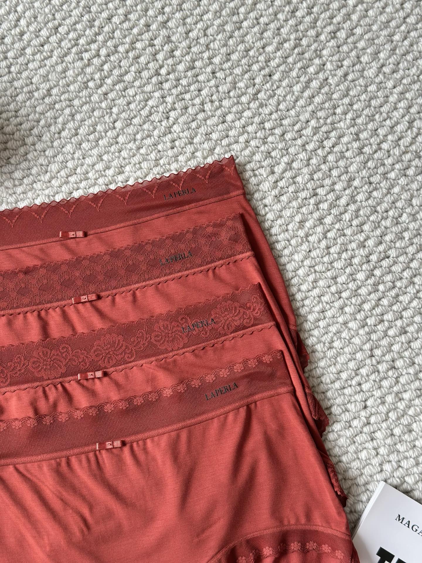 新品❤️LP红色莫代尔中腰女士内裤裸感面料，质感软柔舒适，给带您来全天候的肤亲体验，新年新气象； 本命年