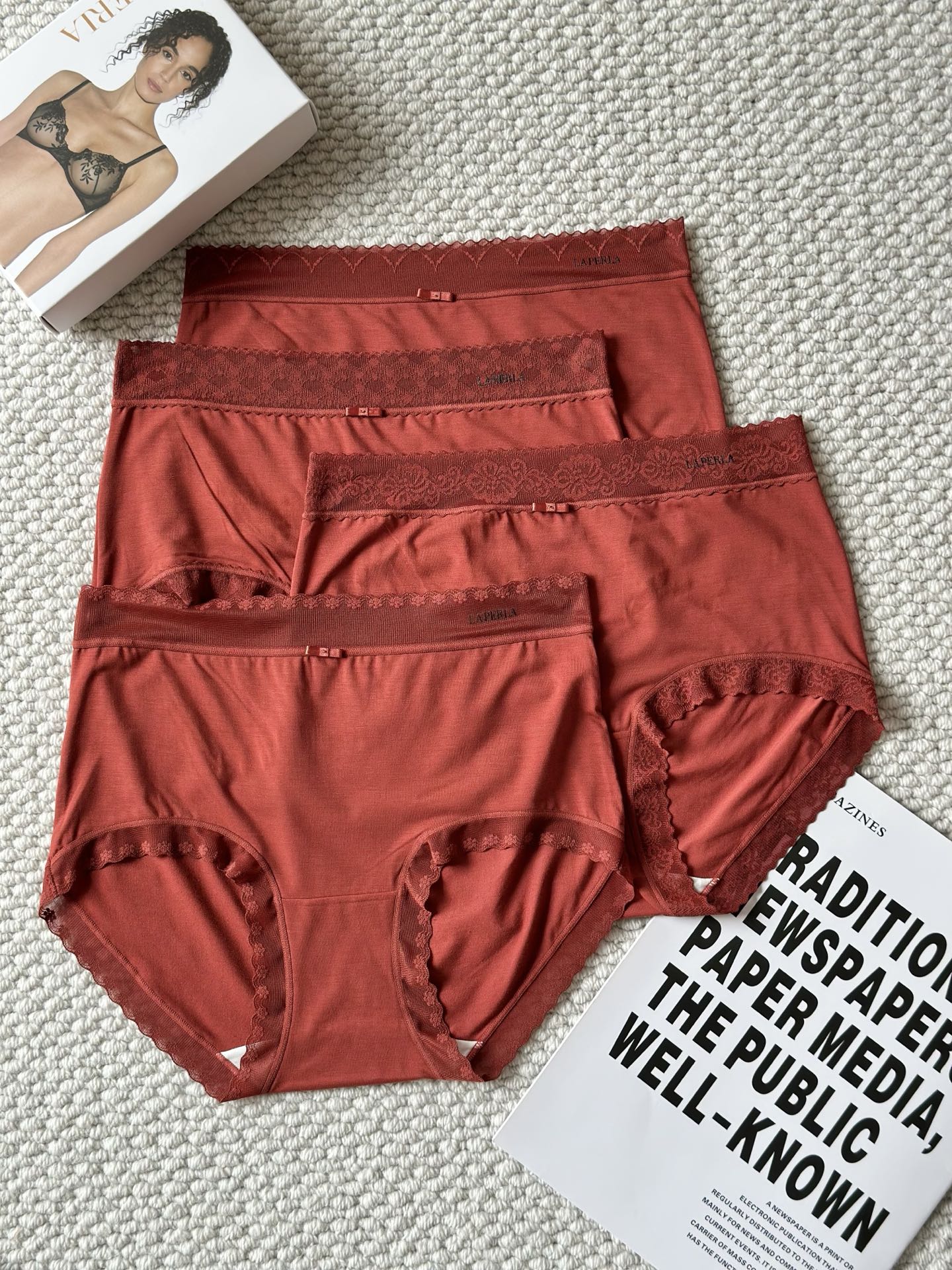 新品❤️LP红色莫代尔中腰女士内裤裸感面料，质感软柔舒适，给带您来全天候的肤亲体验，新年新气象； 本命年