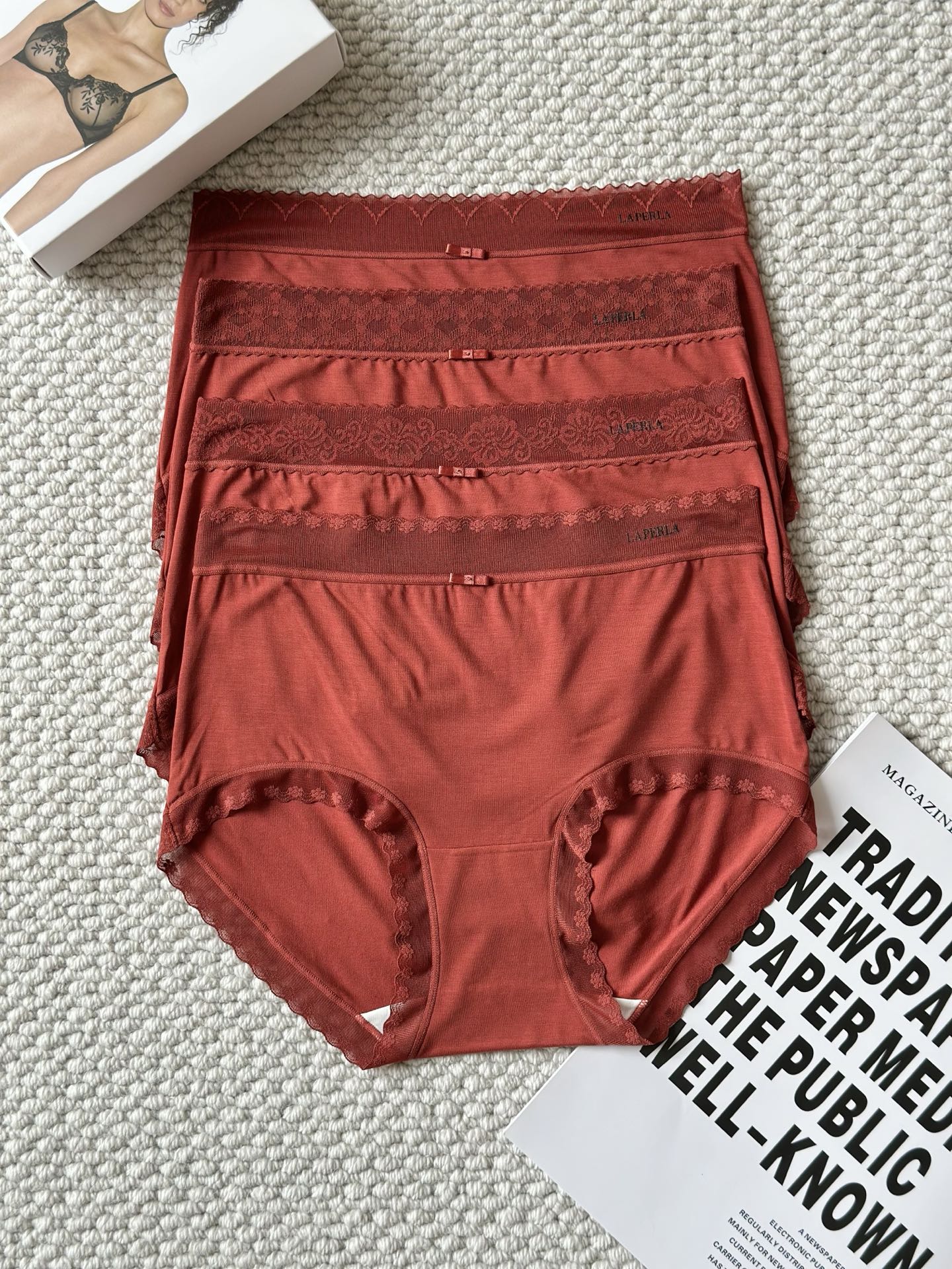 新品❤️LP红色莫代尔中腰女士内裤裸感面料，质感软柔舒适，给带您来全天候的肤亲体验，新年新气象； 本命年