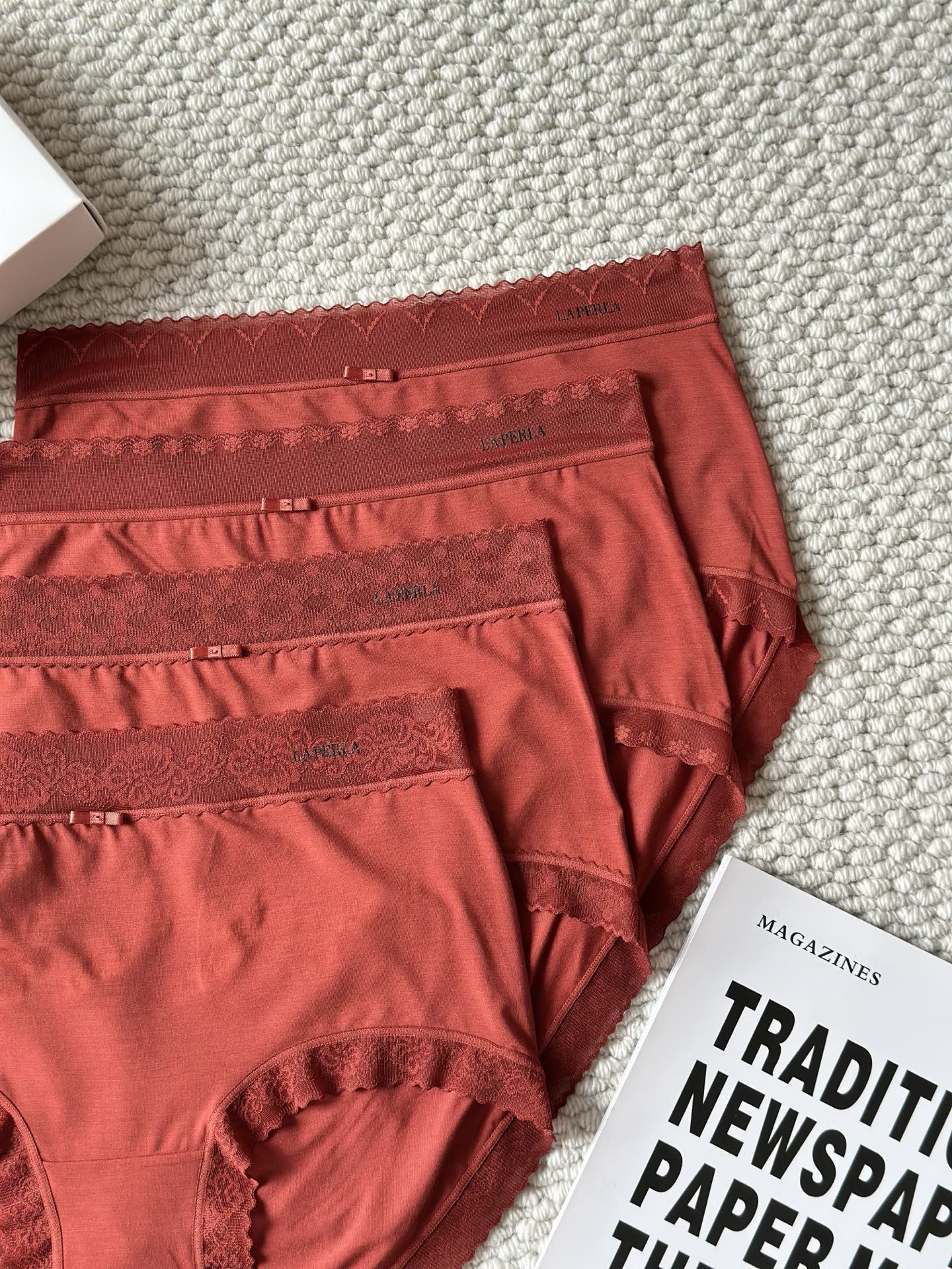 新品❤️LP红色莫代尔中腰女士内裤裸感面料，质感软柔舒适，给带您来全天候的肤亲体验，新年新气象； 本命年