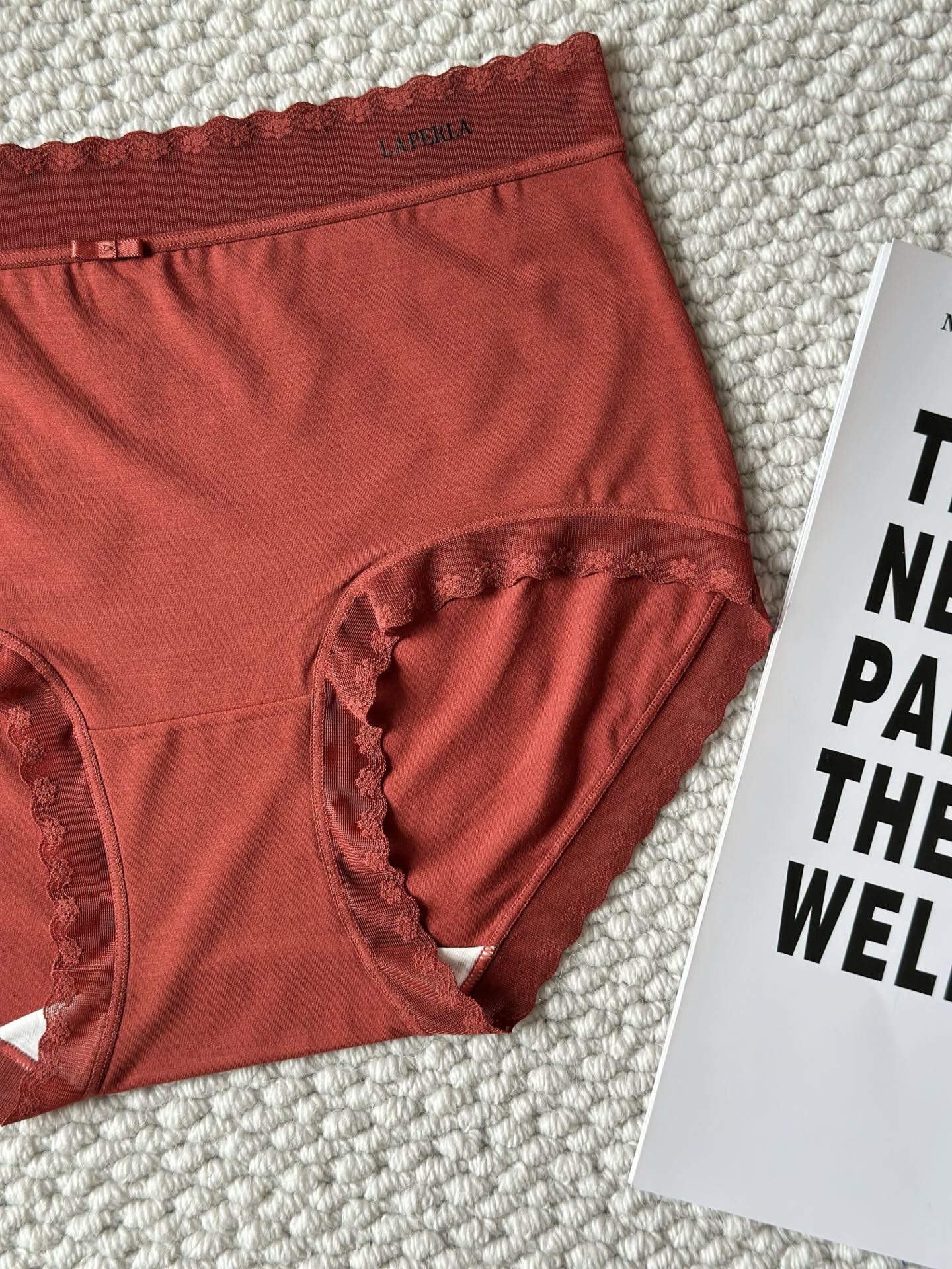 新品❤️LP红色莫代尔中腰女士内裤裸感面料，质感软柔舒适，给带您来全天候的肤亲体验，新年新气象； 本命年