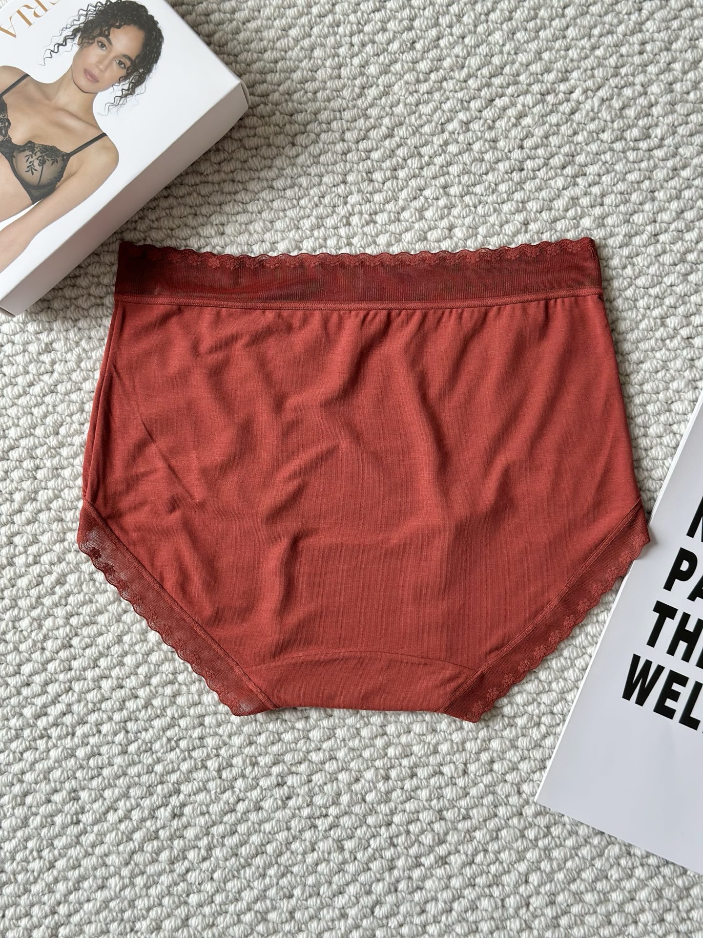 新品❤️LP红色莫代尔中腰女士内裤裸感面料，质感软柔舒适，给带您来全天候的肤亲体验，新年新气象； 本命年