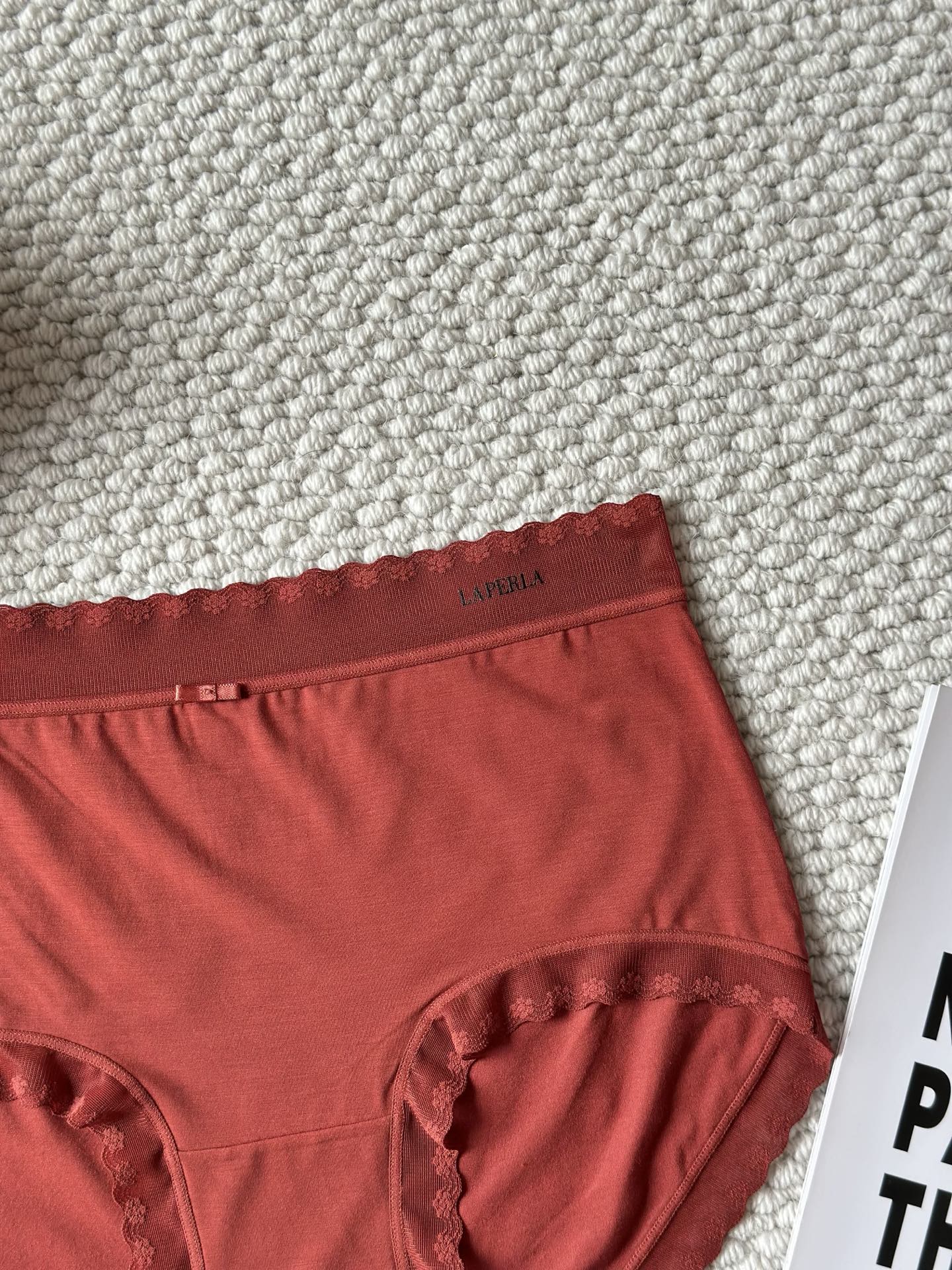 新品❤️LP红色莫代尔中腰女士内裤裸感面料，质感软柔舒适，给带您来全天候的肤亲体验，新年新气象； 本命年