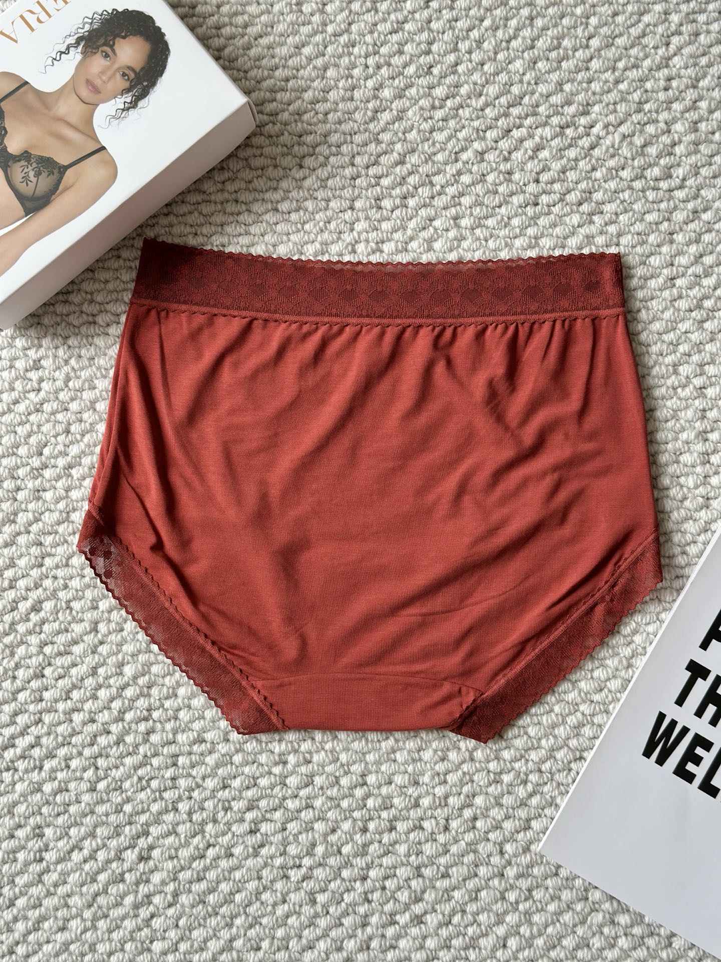 新品❤️LP红色莫代尔中腰女士内裤裸感面料，质感软柔舒适，给带您来全天候的肤亲体验，新年新气象； 本命年