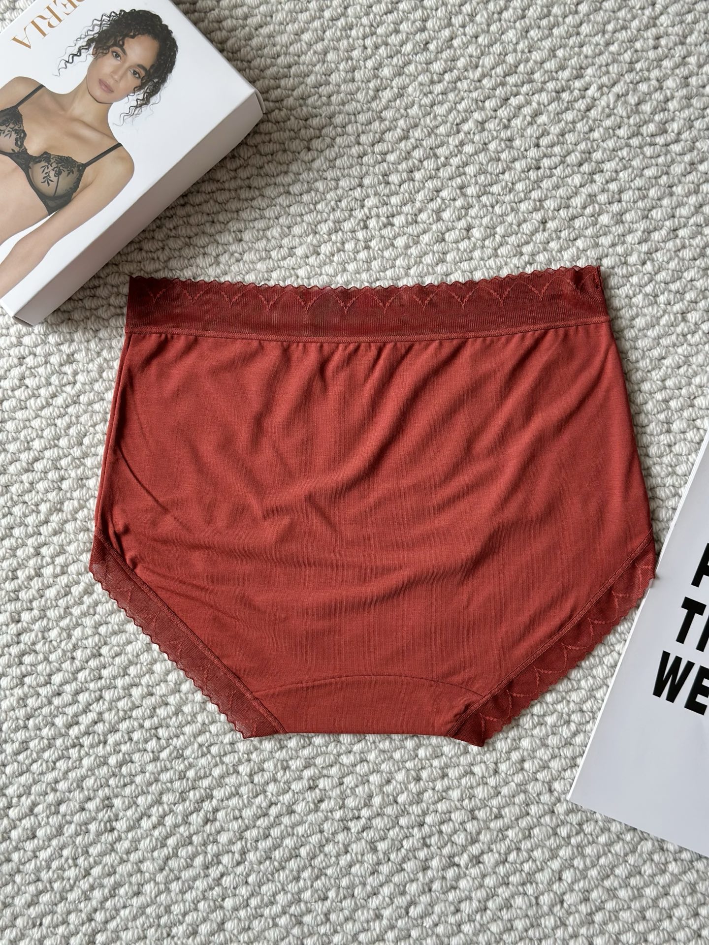 新品❤️LP红色莫代尔中腰女士内裤裸感面料，质感软柔舒适，给带您来全天候的肤亲体验，新年新气象； 本命年