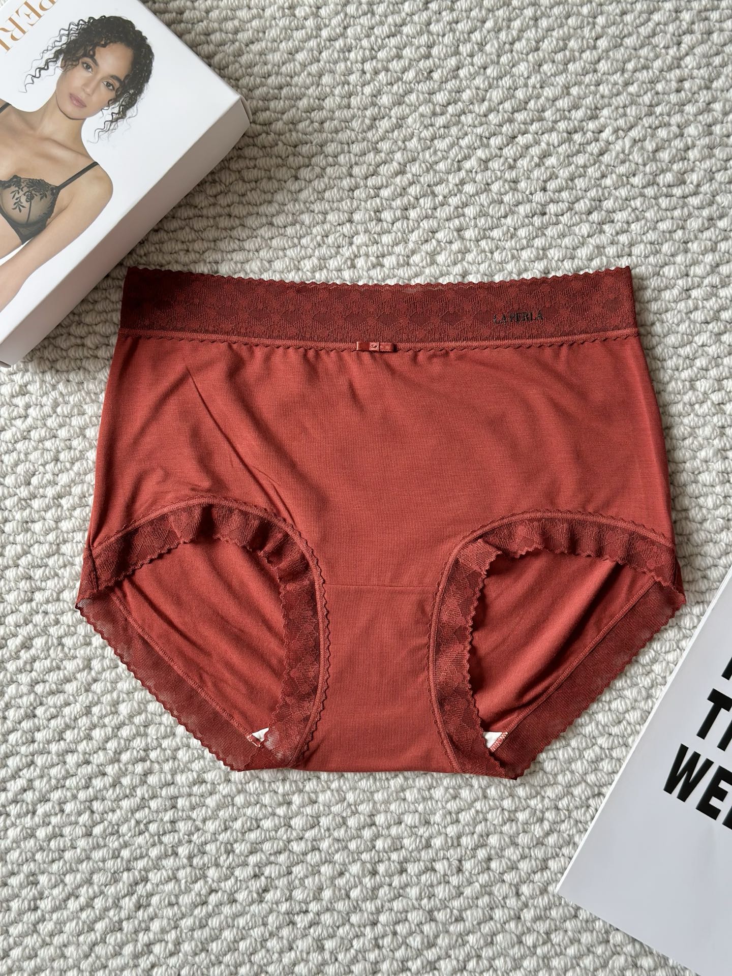 新品❤️LP红色莫代尔中腰女士内裤裸感面料，质感软柔舒适，给带您来全天候的肤亲体验，新年新气象； 本命年