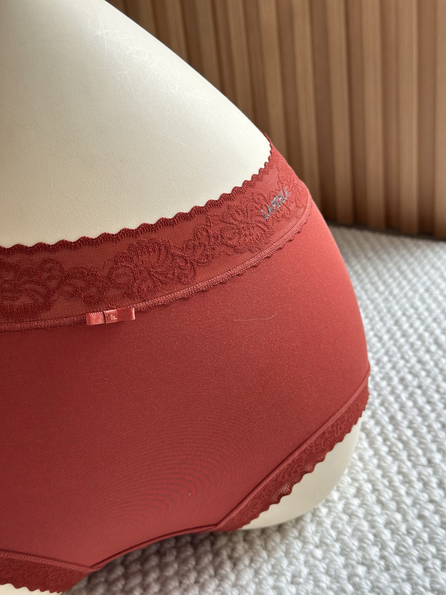 新品❤️LP红色莫代尔中腰女士内裤裸感面料，质感软柔舒适，给带您来全天候的肤亲体验，新年新气象； 本命年