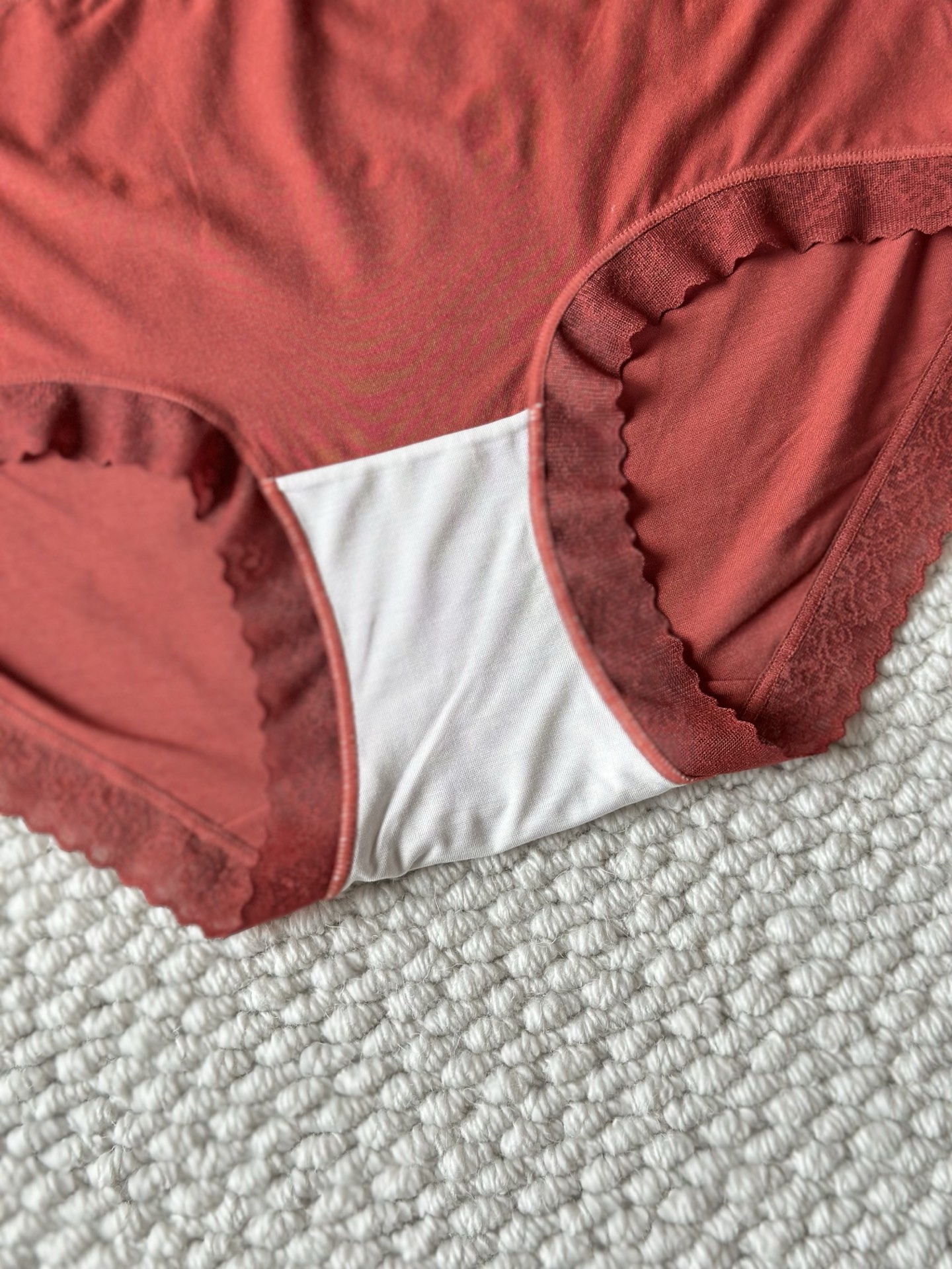 新品❤️LP红色莫代尔中腰女士内裤裸感面料，质感软柔舒适，给带您来全天候的肤亲体验，新年新气象； 本命年