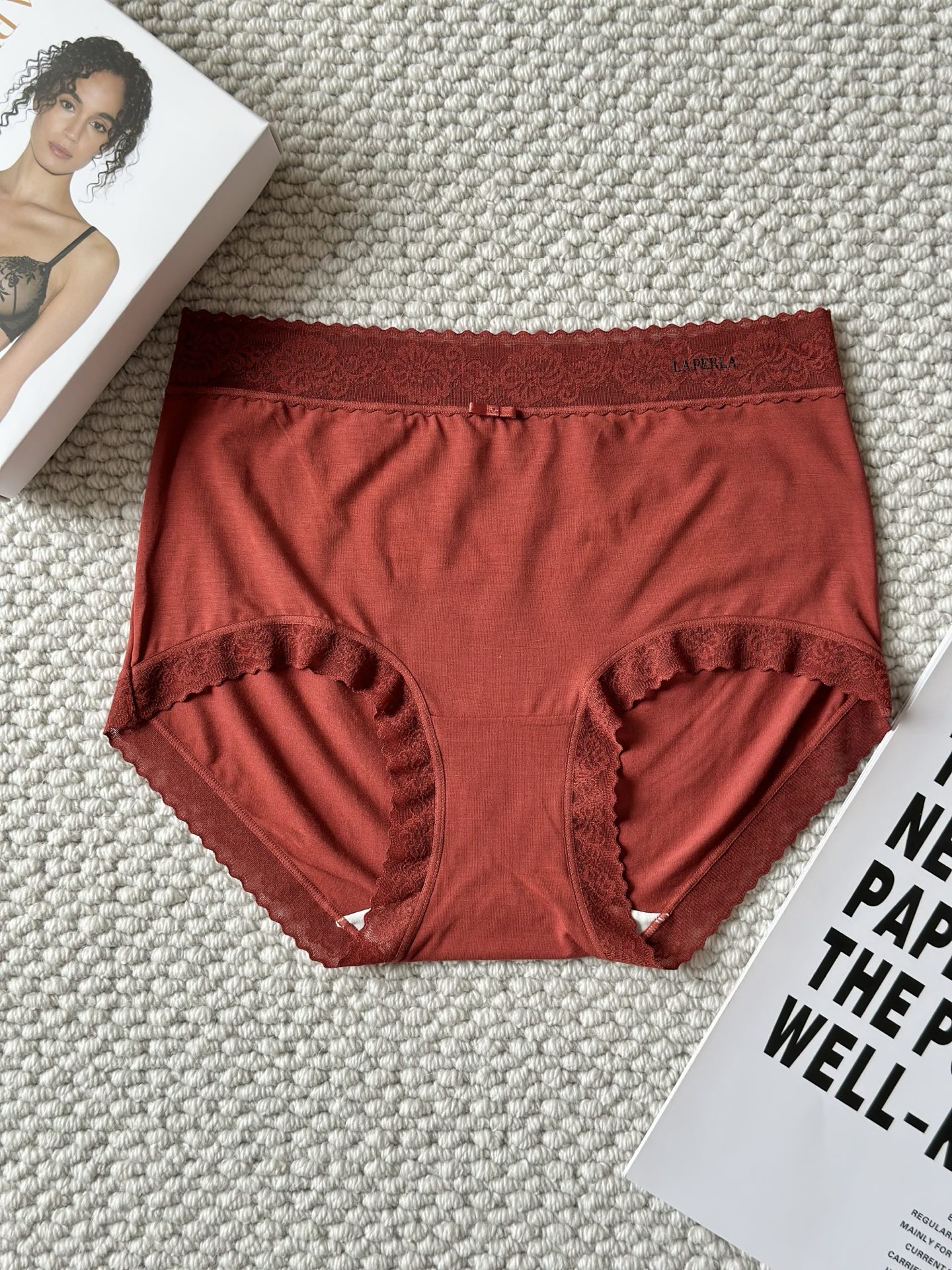 新品❤️LP红色莫代尔中腰女士内裤裸感面料，质感软柔舒适，给带您来全天候的肤亲体验，新年新气象； 本命年