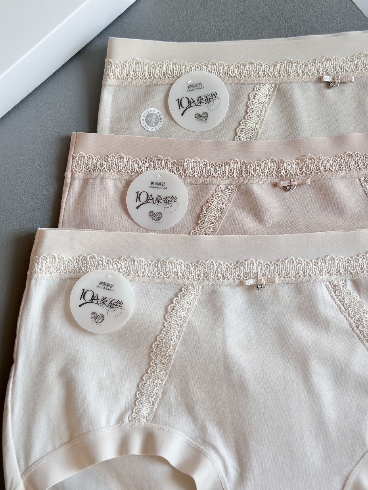 ELEY法式赫本内裤｜80支棉质，桑蚕丝底裆，中腰女士内裤 主打透气舒适返古颜色:三条礼盒装尺码:均码，