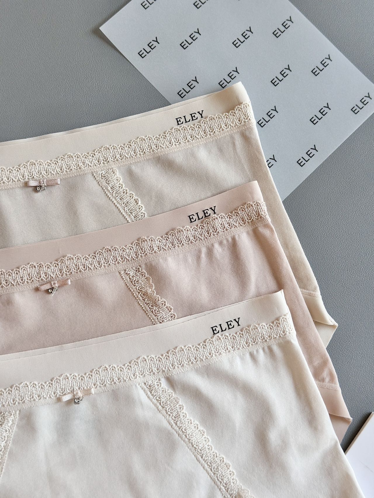 ELEY法式赫本内裤｜80支棉质，桑蚕丝底裆，中腰女士内裤 主打透气舒适返古颜色:三条礼盒装尺码:均码，
