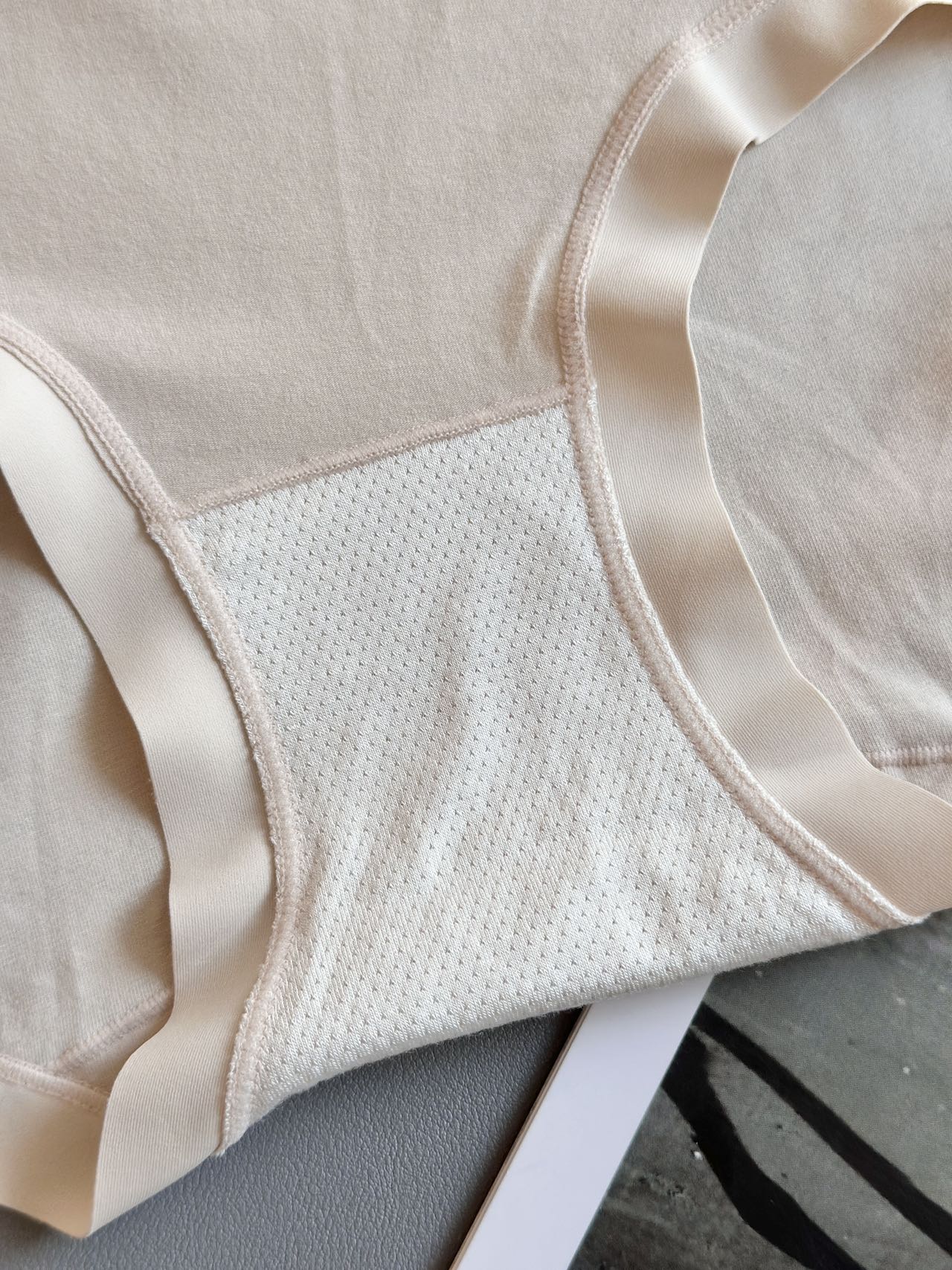 ELEY法式赫本内裤｜80支棉质，桑蚕丝底裆，中腰女士内裤 主打透气舒适返古颜色:三条礼盒装尺码:均码，